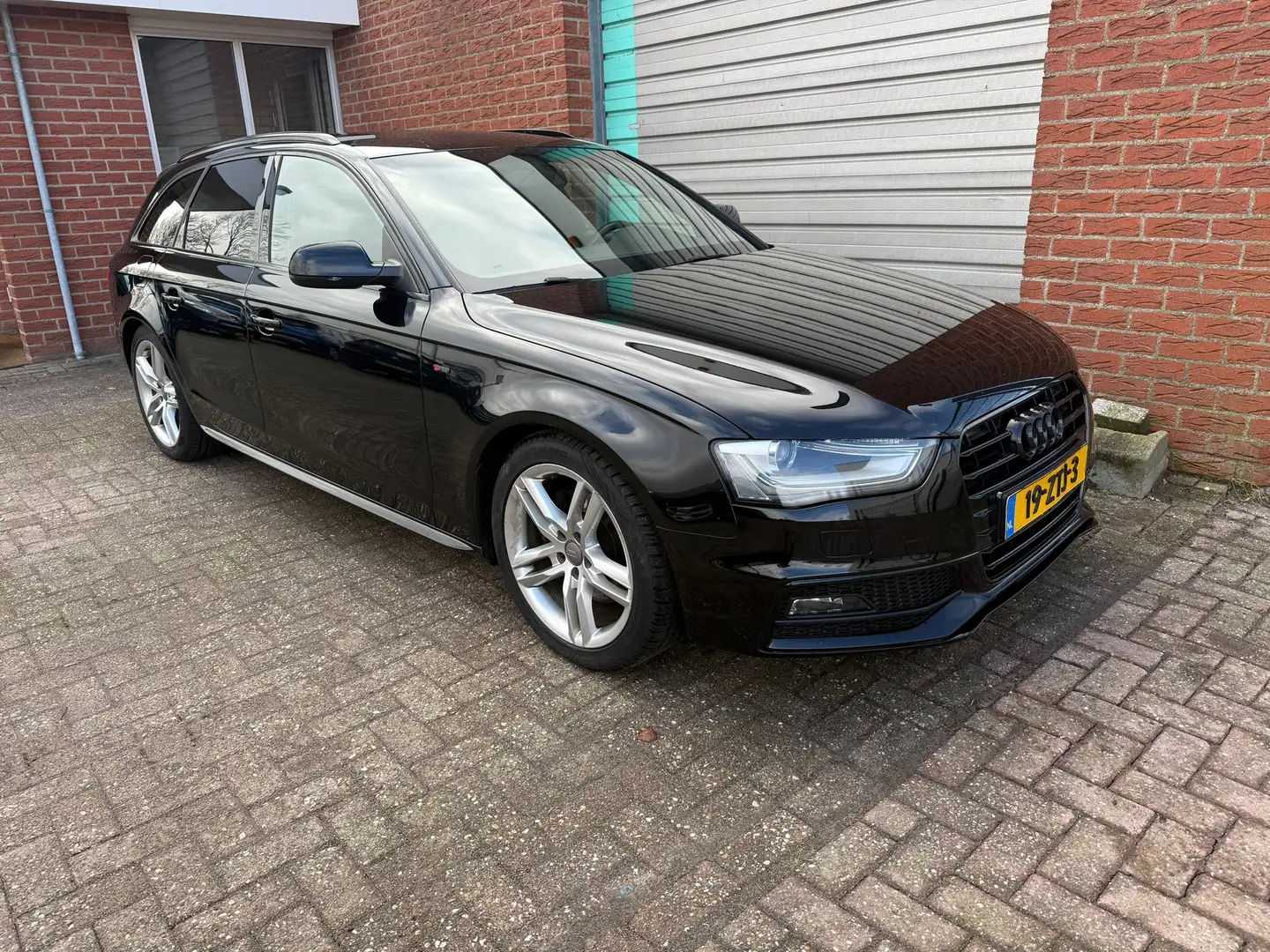Audi A4 Avant 1.8 TFSI S Edition NAV.+ Clima Bj:2013 NAP! Schwarz - 2