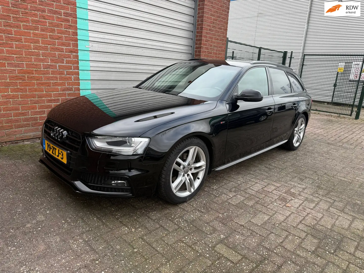 Audi A4 Avant 1.8 TFSI S Edition NAV.+ Clima Bj:2013 NAP! Schwarz - 1
