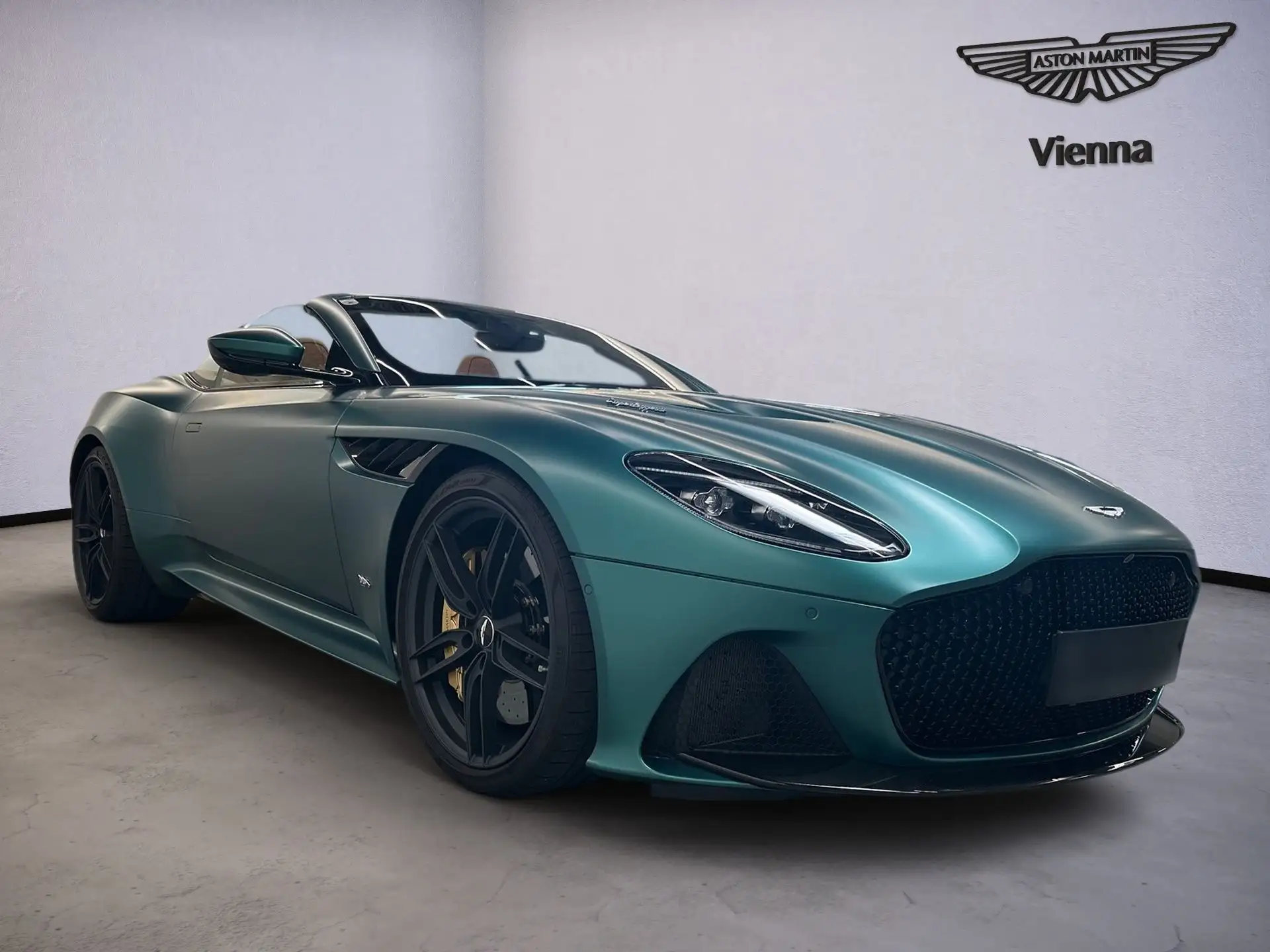 애스턴마틴 DBS Coupe 2022 청록 사진 2