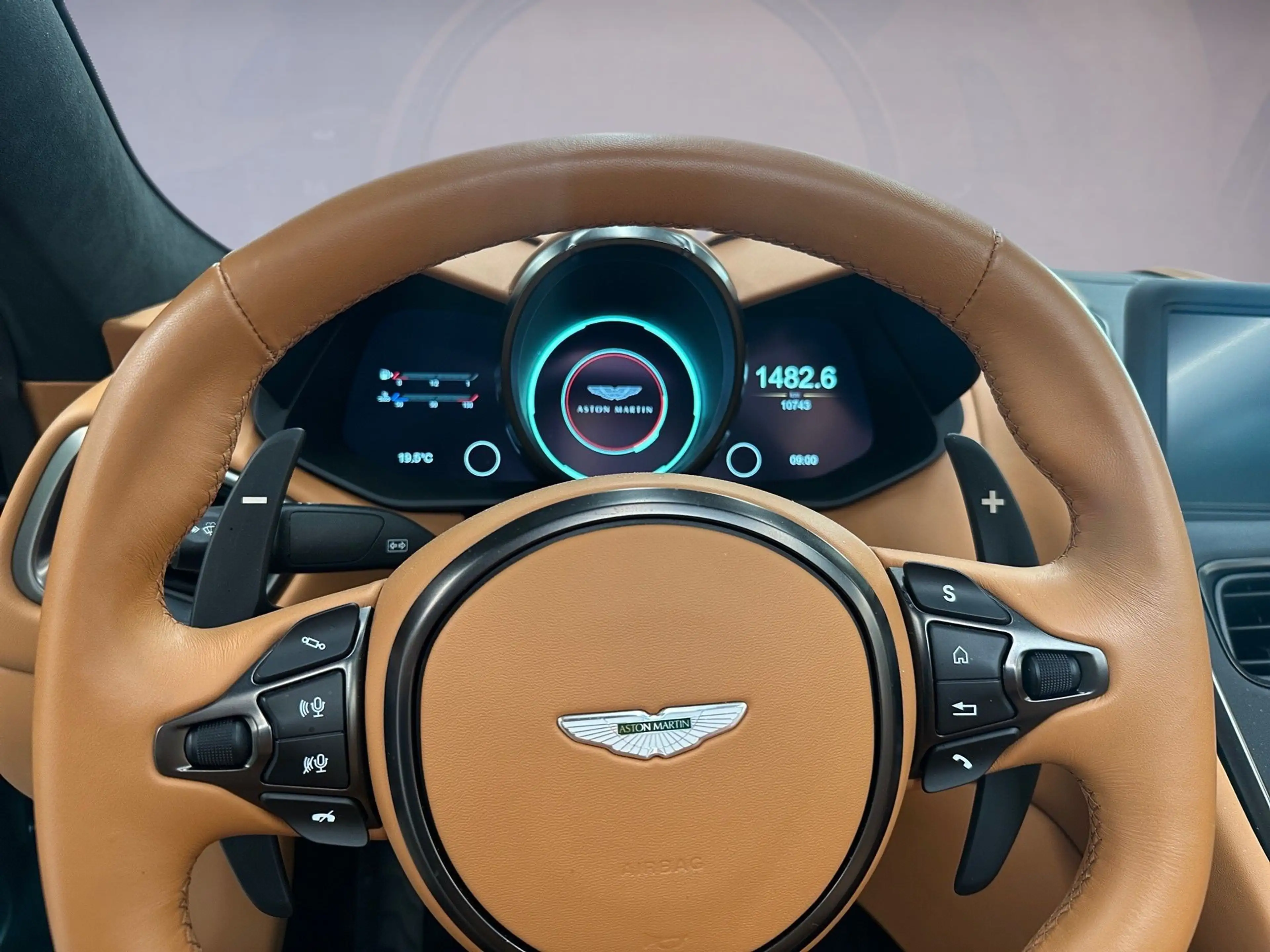 Aston Martin DBS Volante / Satin AM-Racing Green / — photo 12