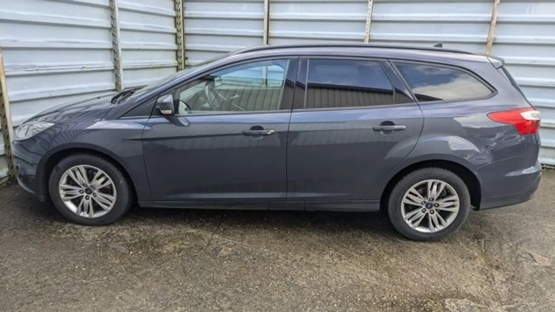 Ford Focus Turnier 1.6 TDCi Trend*Alufelgen*2 Hand* Grau - 2