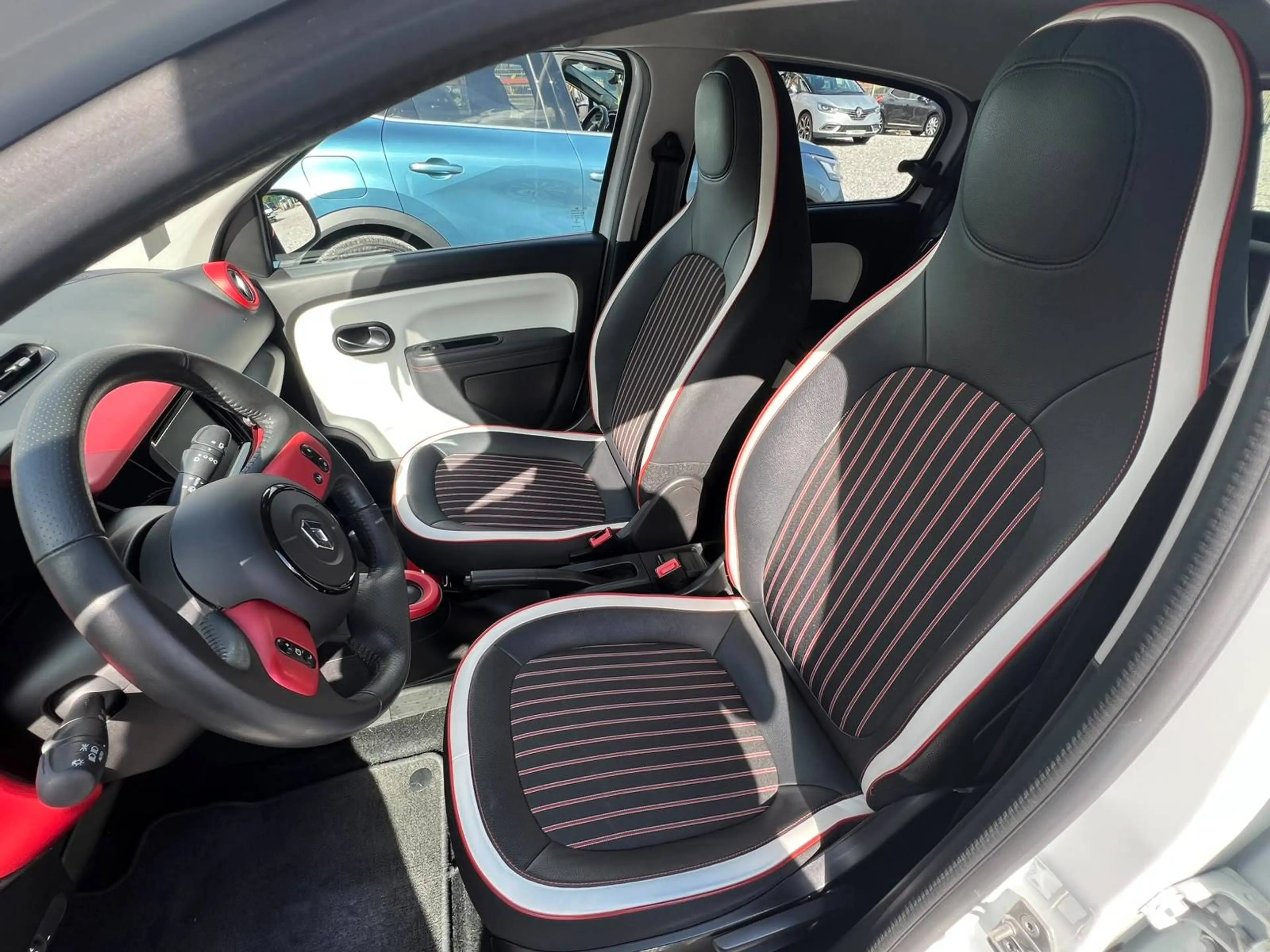 Renault Twingo 0.9 TCe Edition One   EDC — photo 13