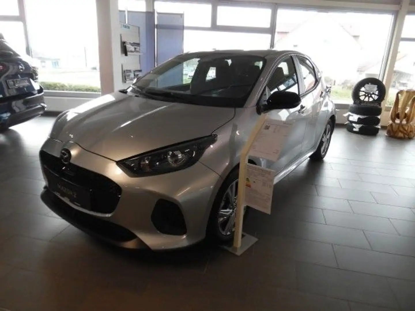 Mazda 2 Hybrid 1.5L Hybrid VVT-i FWD Exclusive-Line Zilver - 1