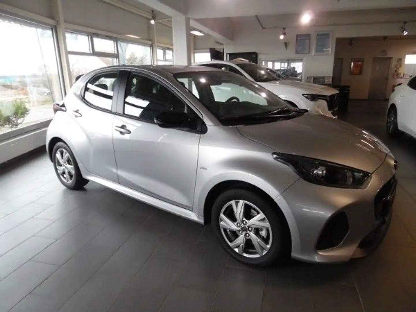 Mazda 2 Hybrid 1.5L Hybrid VVT-i FWD Exclusive-Line Zilver - 2