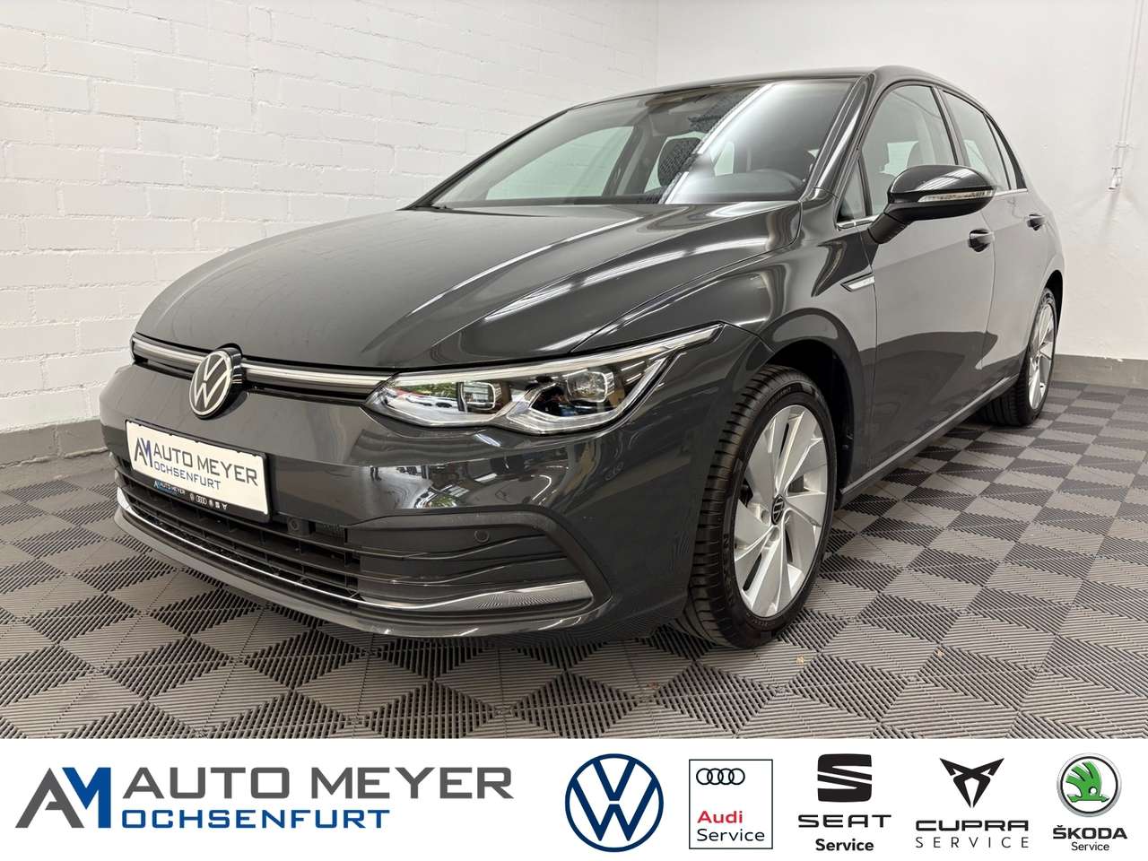 Volkswagen Golf 2023 — VIII Style 1.5 TSI AHK Shz Light Assist
