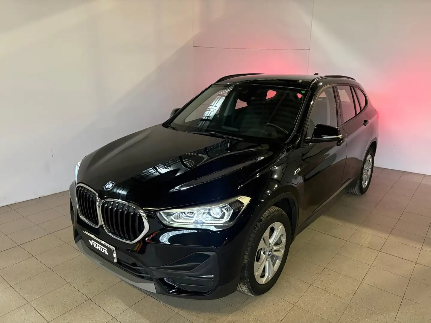 BMW X1 X1 xDrive25e Business Advantage Schwarz - 2