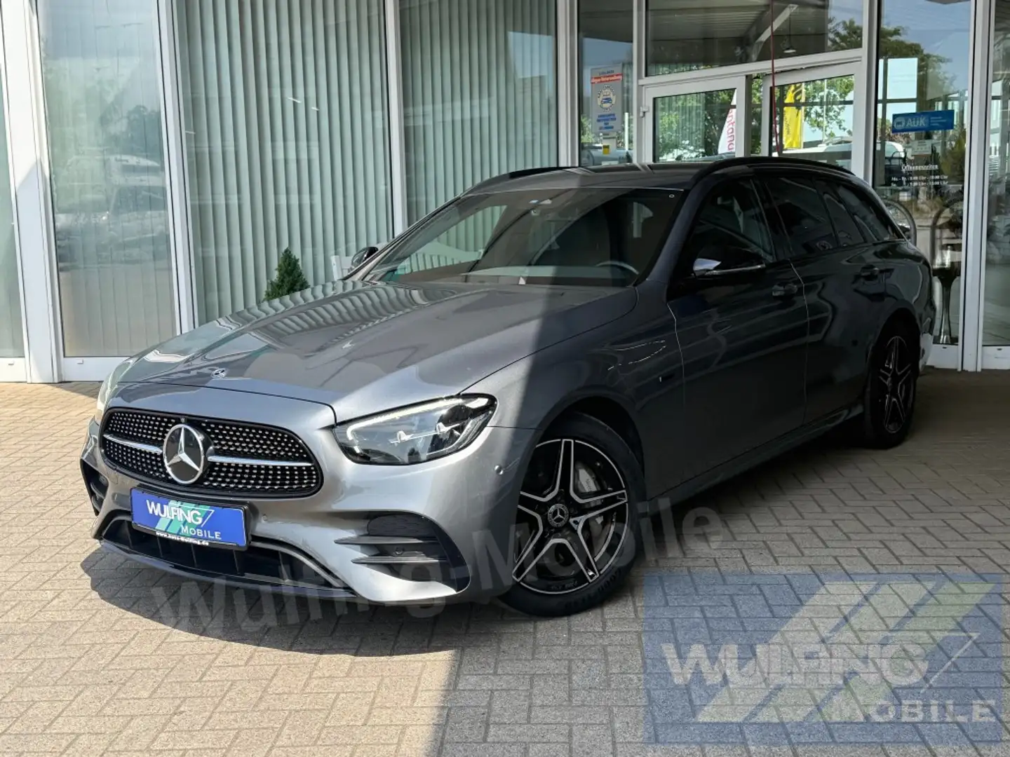 Mercedes-Benz E 300 de T AMG-LINE Burmester LED NAVI 1. Hd Grau - 2