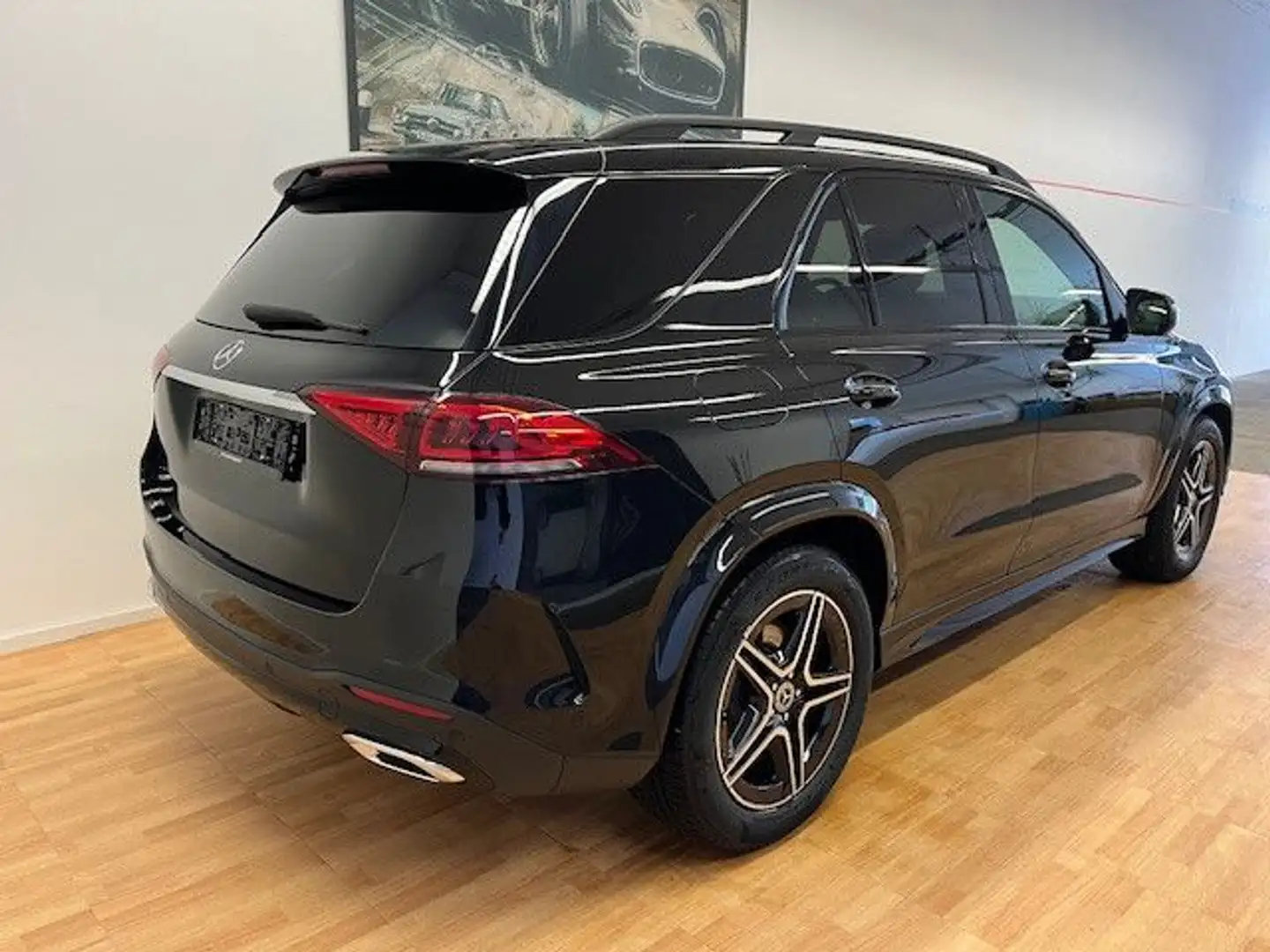 Mercedes-Benz GLE 300 d 4Matic AMG-Line Pano AHK Sound Distr. Schwarz - 2