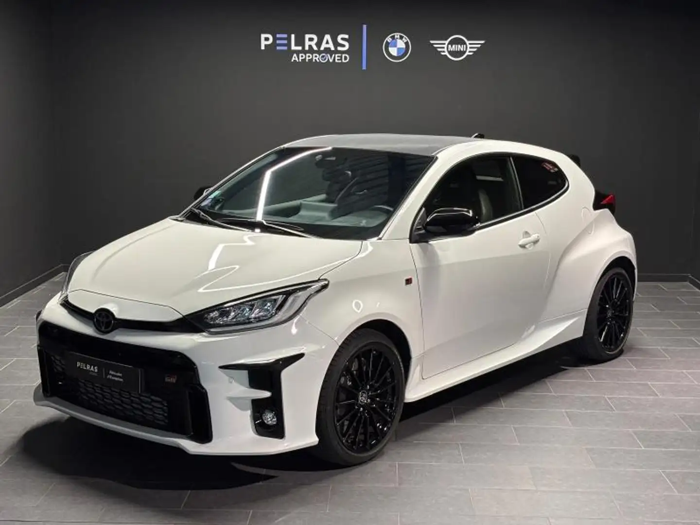 Toyota Yaris 1.6 GR 261ch Pack Premium 3p 4WD Blanc - 1