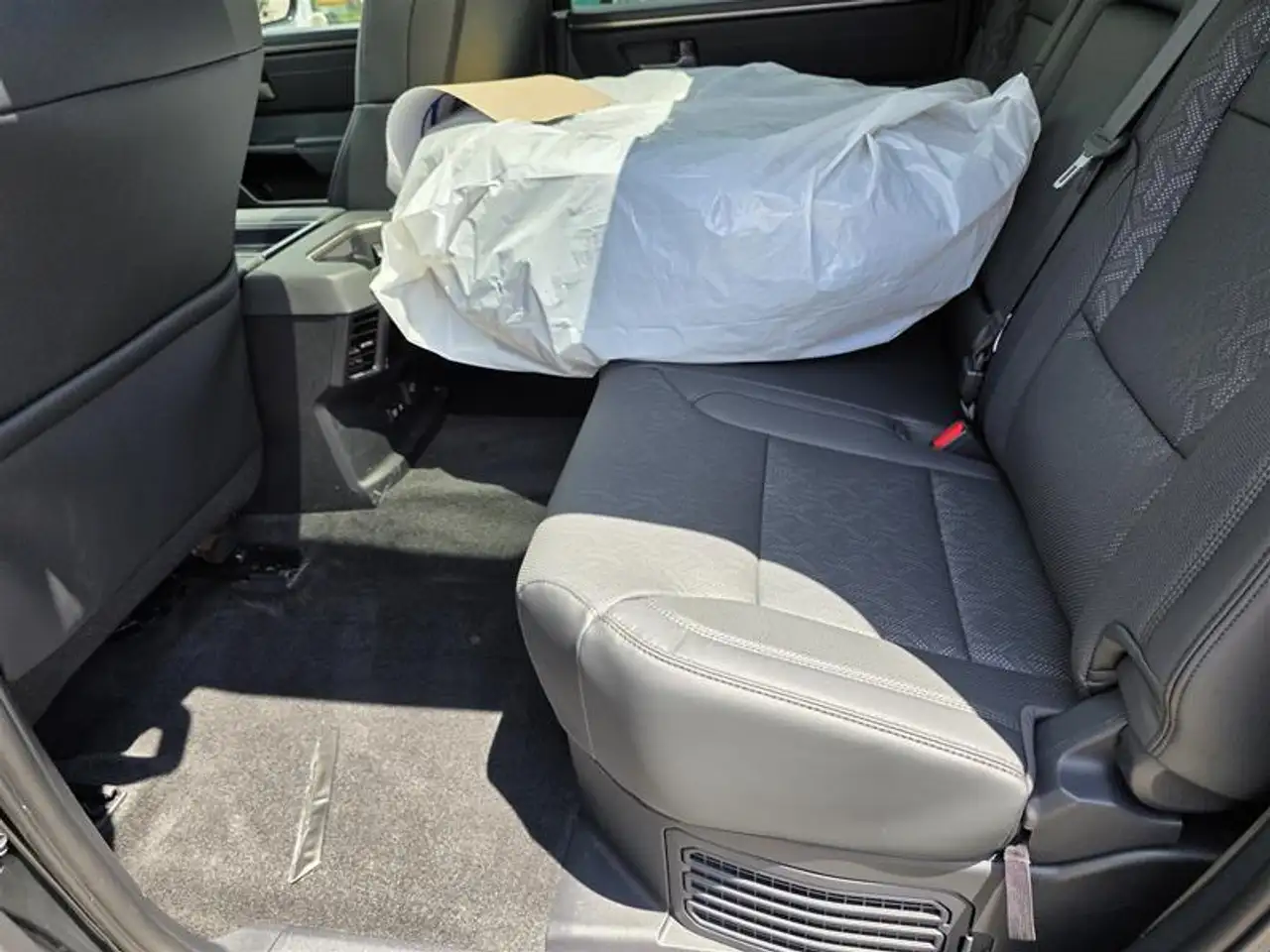 Toyota Tundra снимка Toyota Tundra