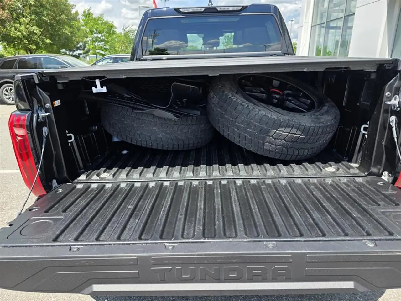 Toyota Tundra снимка Toyota Tundra