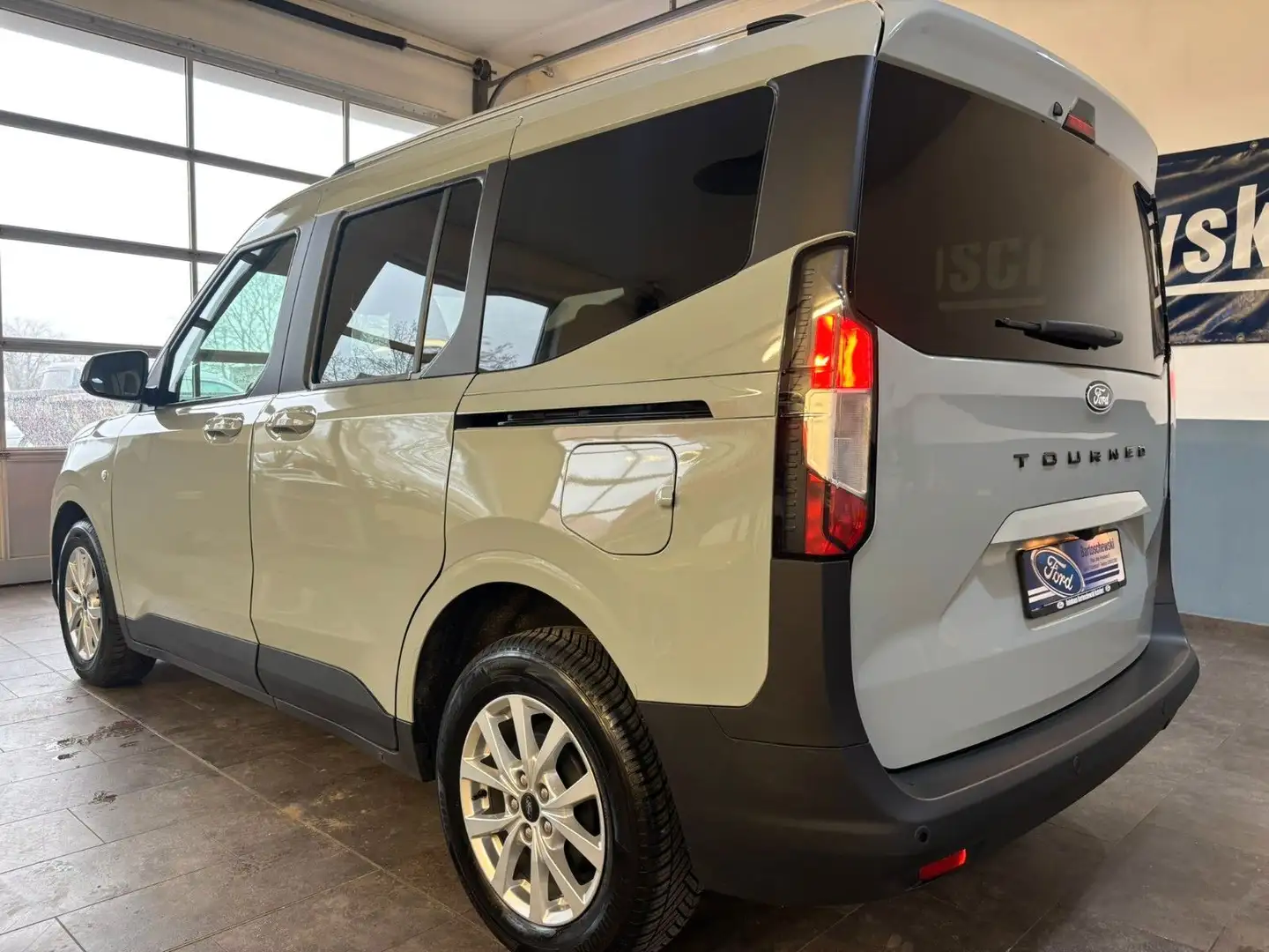 Ford Tourneo Courier Titanium Gris - 2