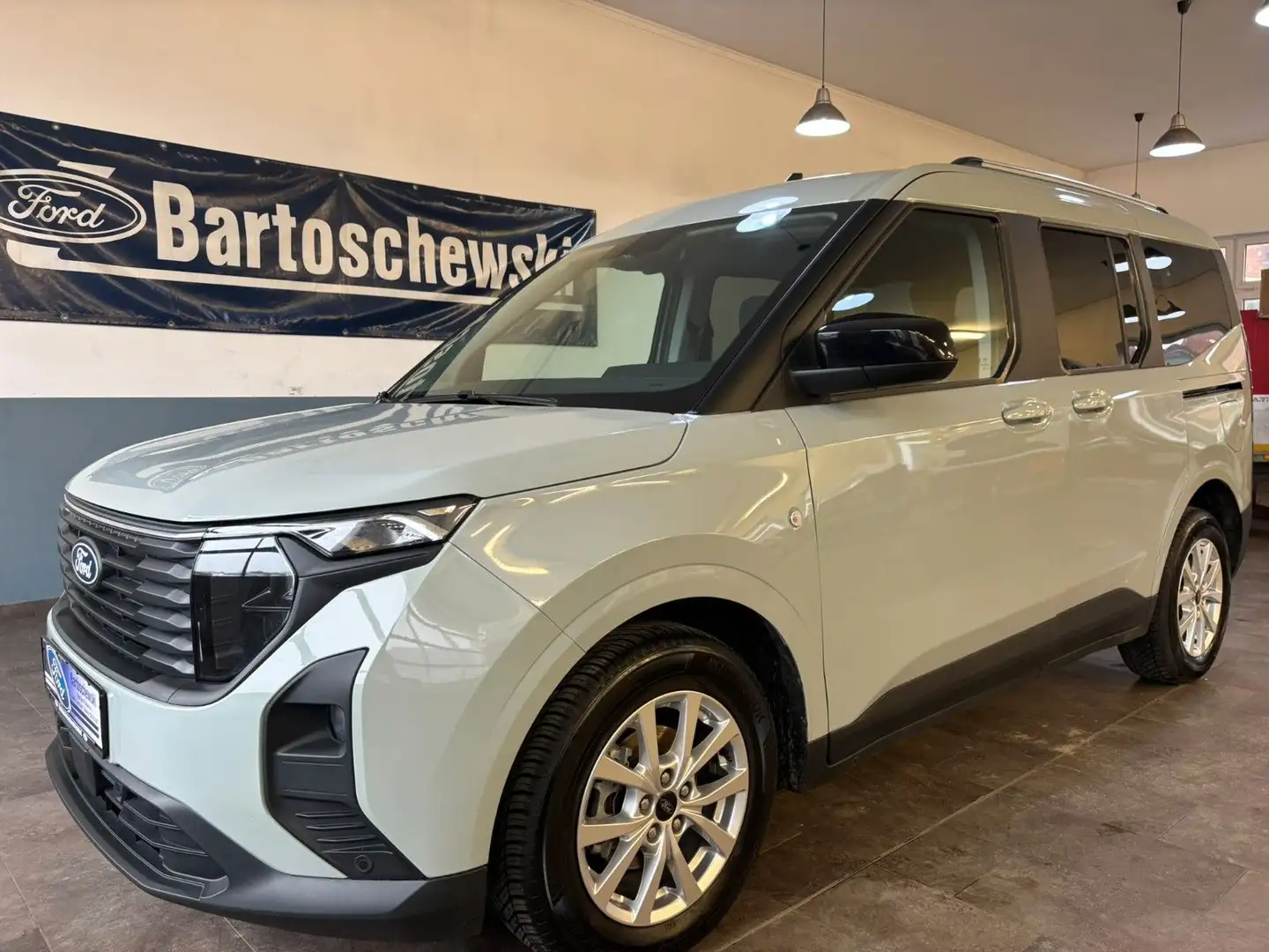 Ford Tourneo Courier Titanium Gris - 1