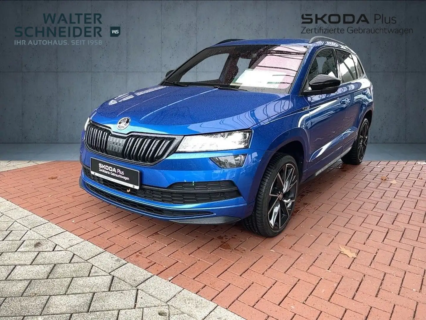 Skoda Karoq 2.0 TDI Sportline Navi LED AHK Standhzg. Modrá - 2