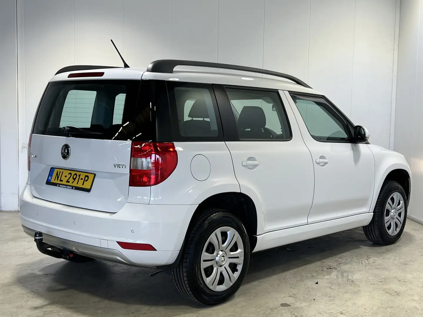 Skoda Yeti 1.2 TSI Active | Airco | Parkeersensoren voor + ac Wit - 2