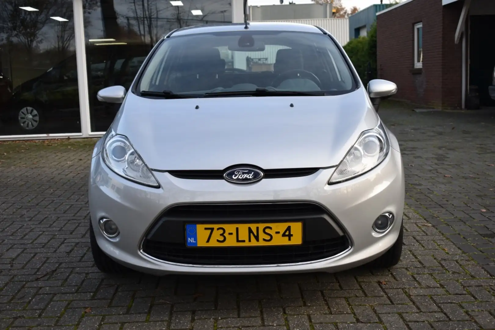 Ford Fiesta 1.25 Titanium Grijs - 2