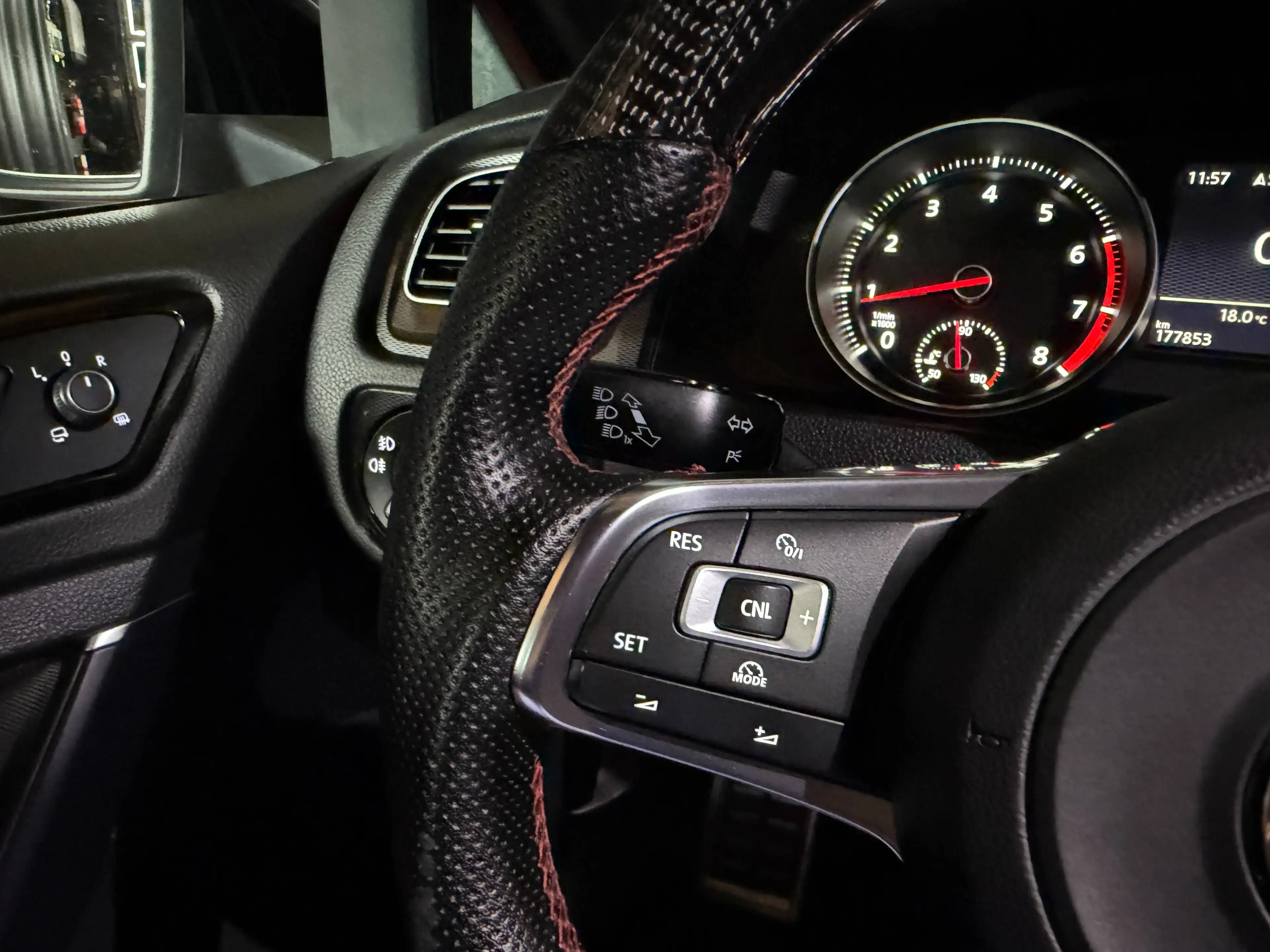 Volkswagen Golf GTI GTI Performance *XENON*SERVICEGEPFEGT* — photo 35