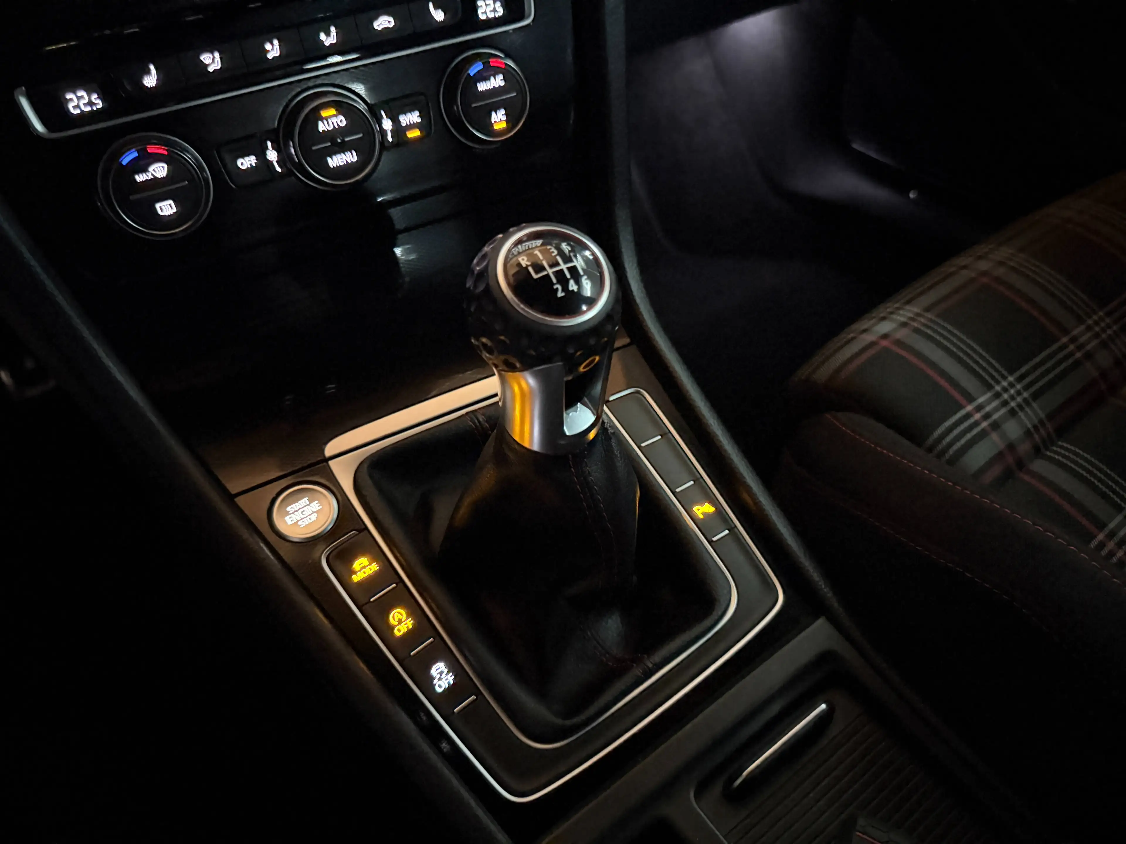 Volkswagen Golf GTI GTI Performance *XENON*SERVICEGEPFEGT* — photo 37