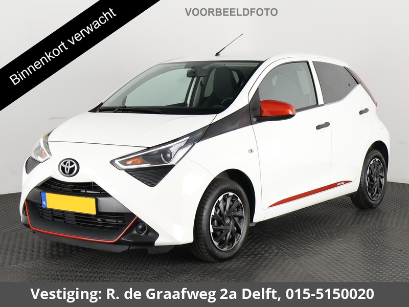 Toyota Aygo 1.0 VVT-i X-Play + Coral Red Pack | Apple Carplay