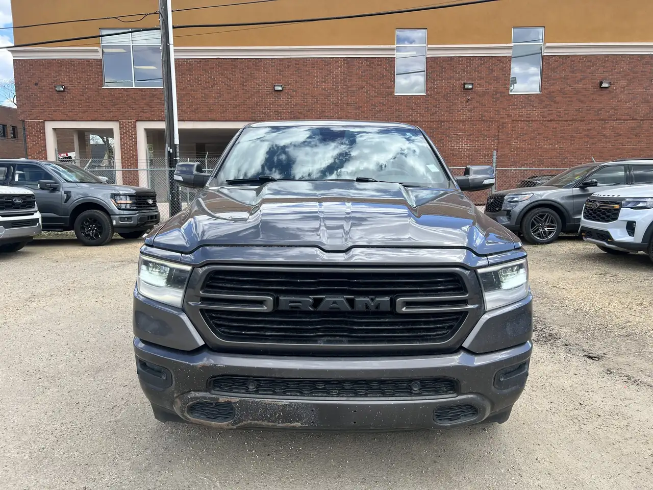 RAM 1500 снимка RAM 1500