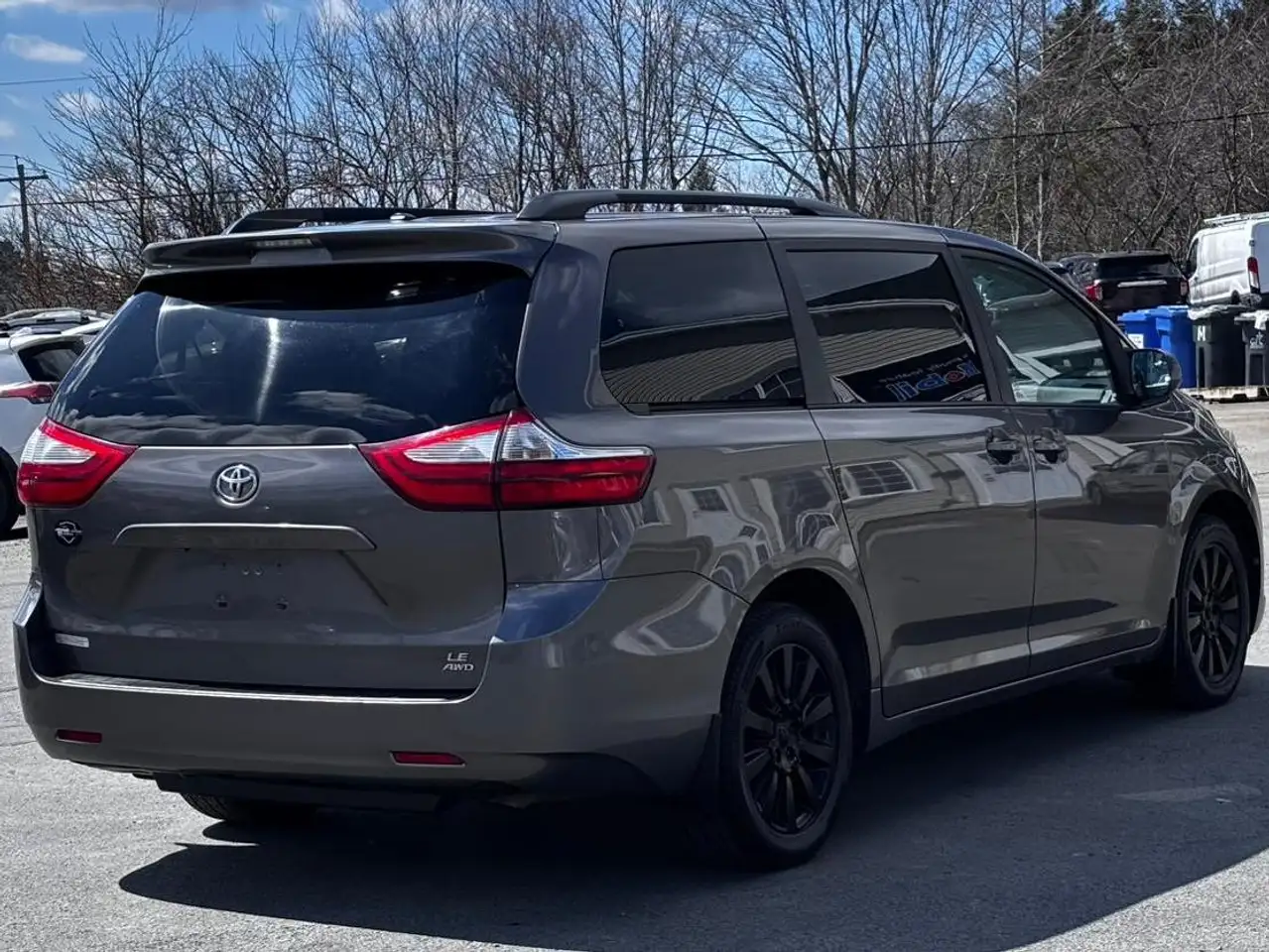 Toyota Sienna photo Toyota Sienna