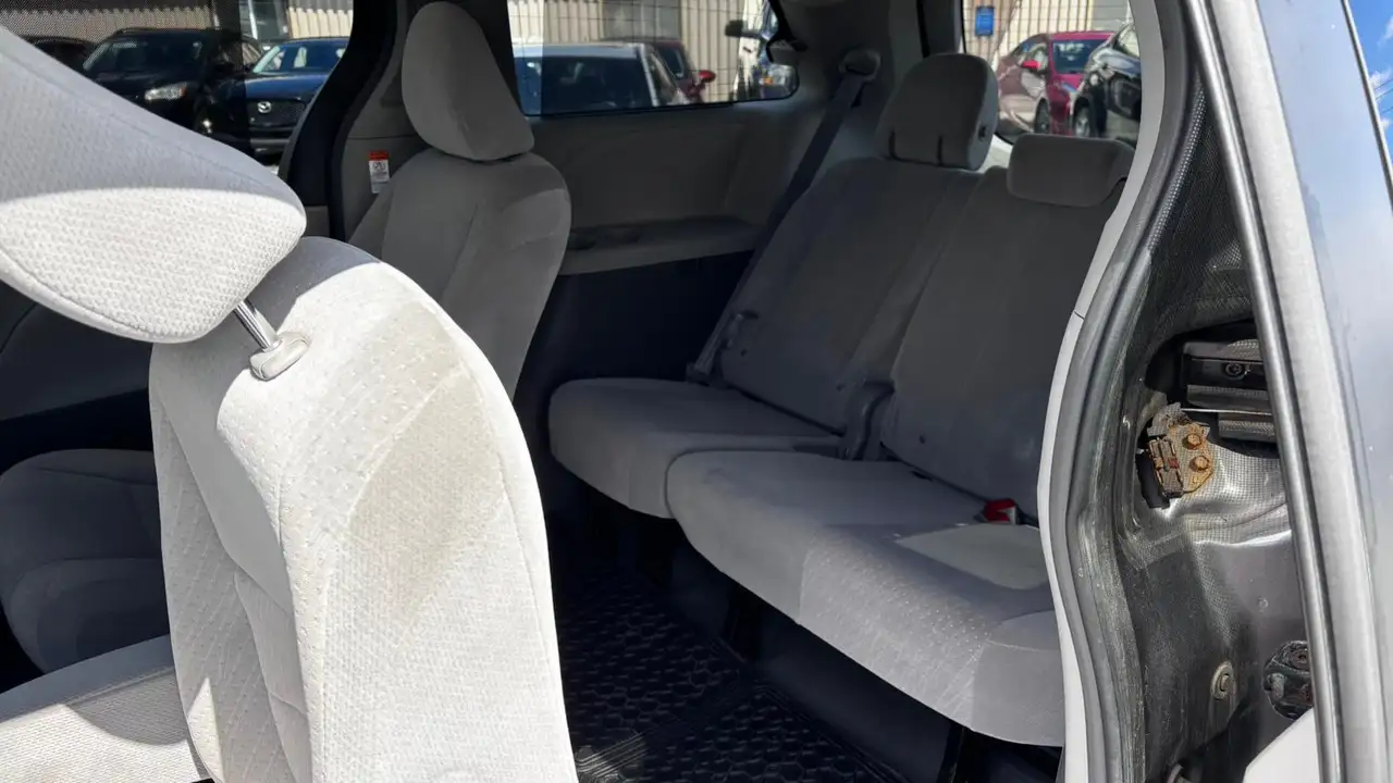 Toyota Sienna photo Toyota Sienna