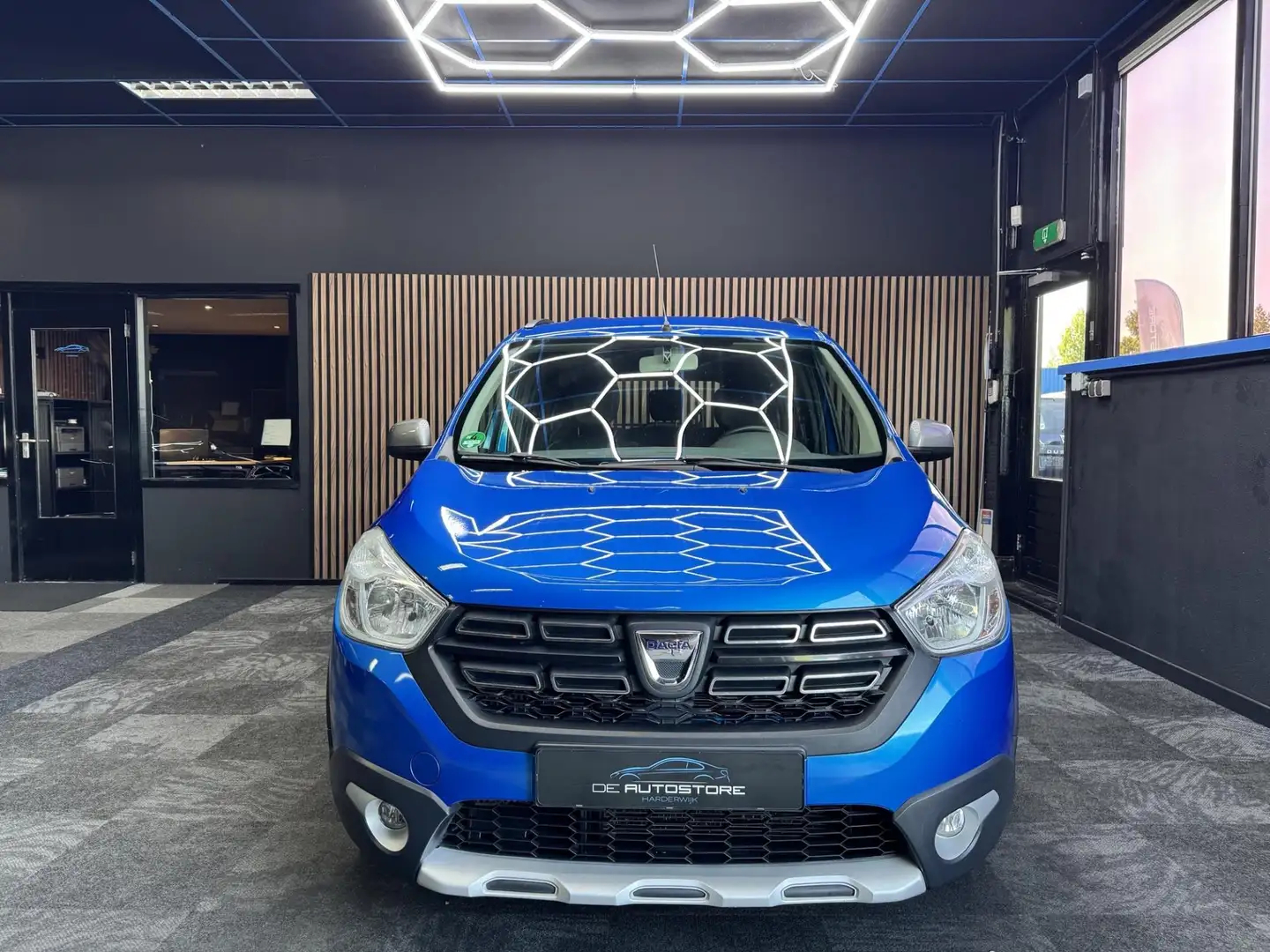 Dacia Lodgy 1.2 TCe Série Limitée Stepway 5p 1e Eig navi Cruis Blau - 2