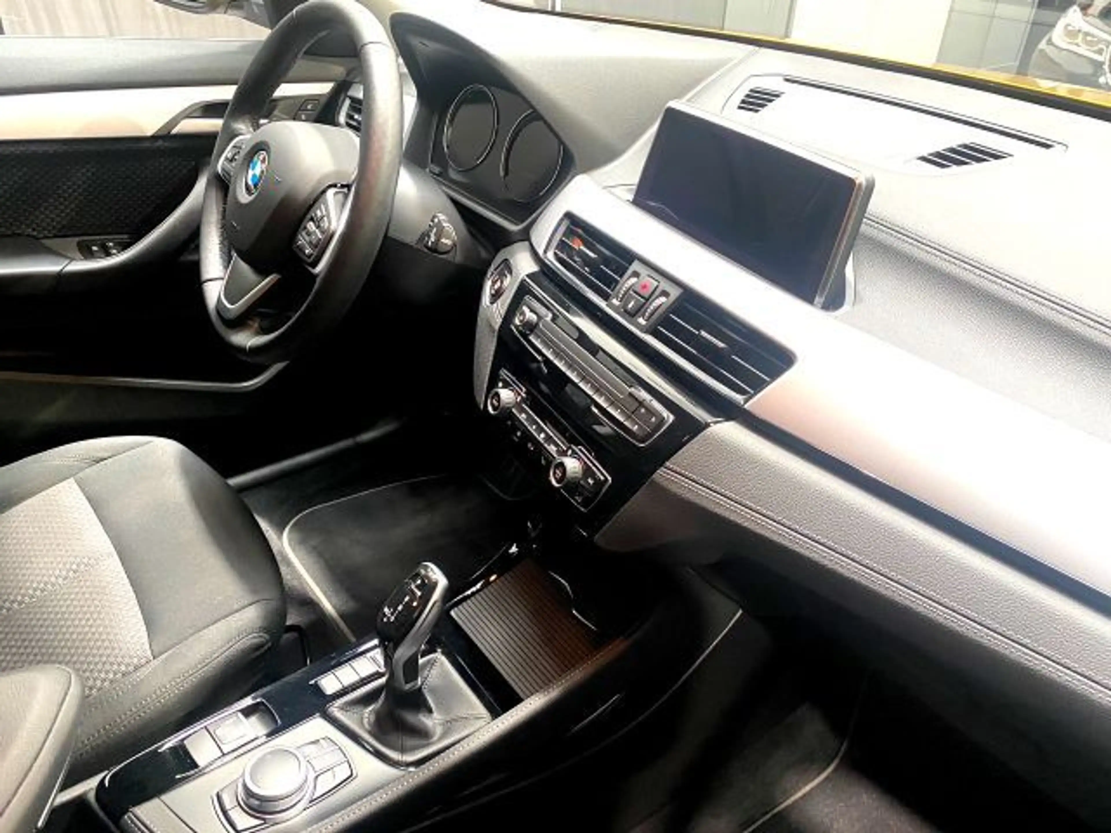 BMW X2 SDrive 18D Advantage Paket Autom Navi 18Zoll — photo 5