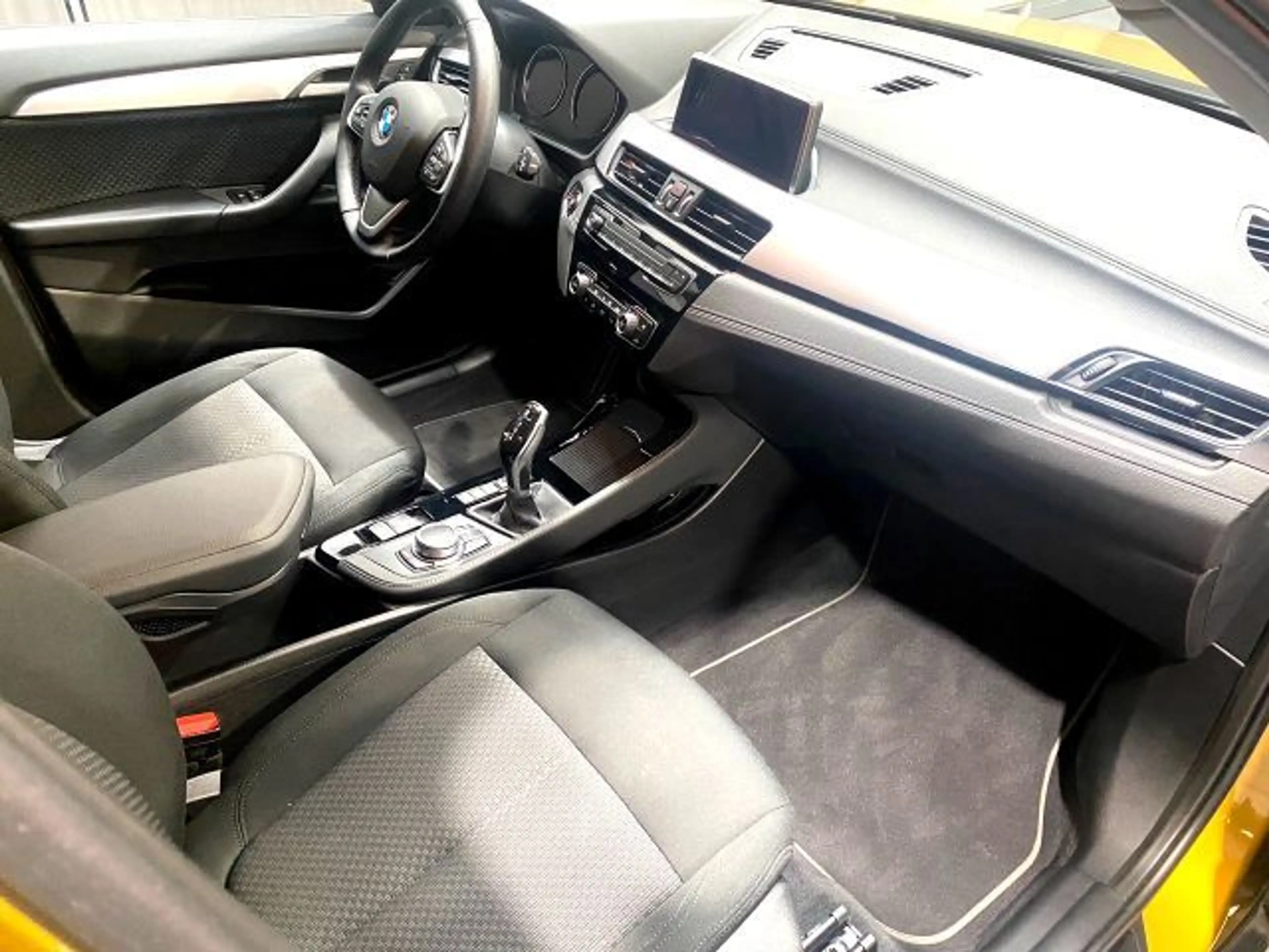 BMW X2 SDrive 18D Advantage Paket Autom Navi 18Zoll — photo 4