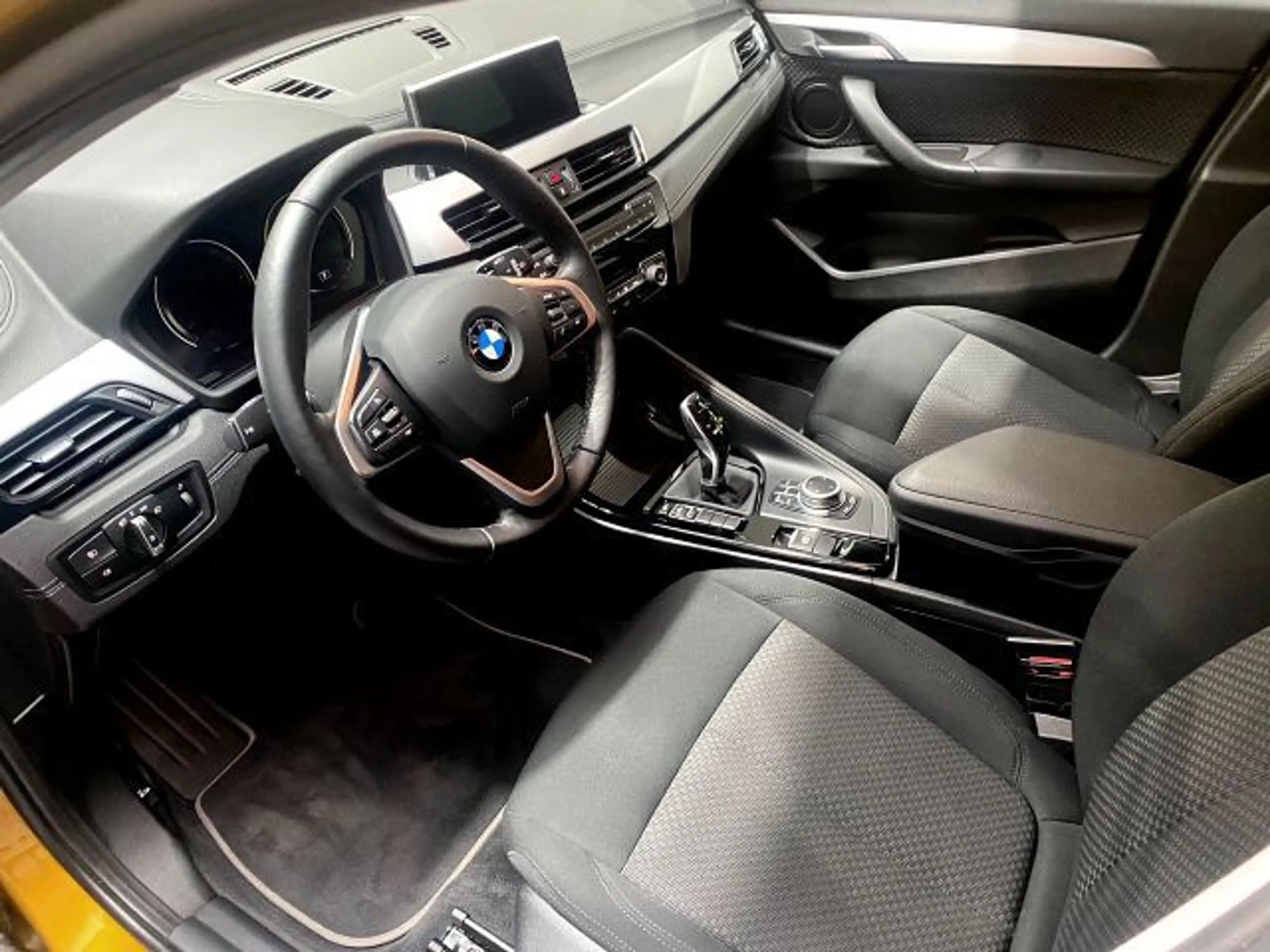 BMW X2 SDrive 18D Advantage Paket Autom Navi 18Zoll — photo 3