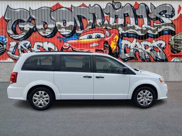 SE, CLEAN CARFAX, BACK UP CAMERA!