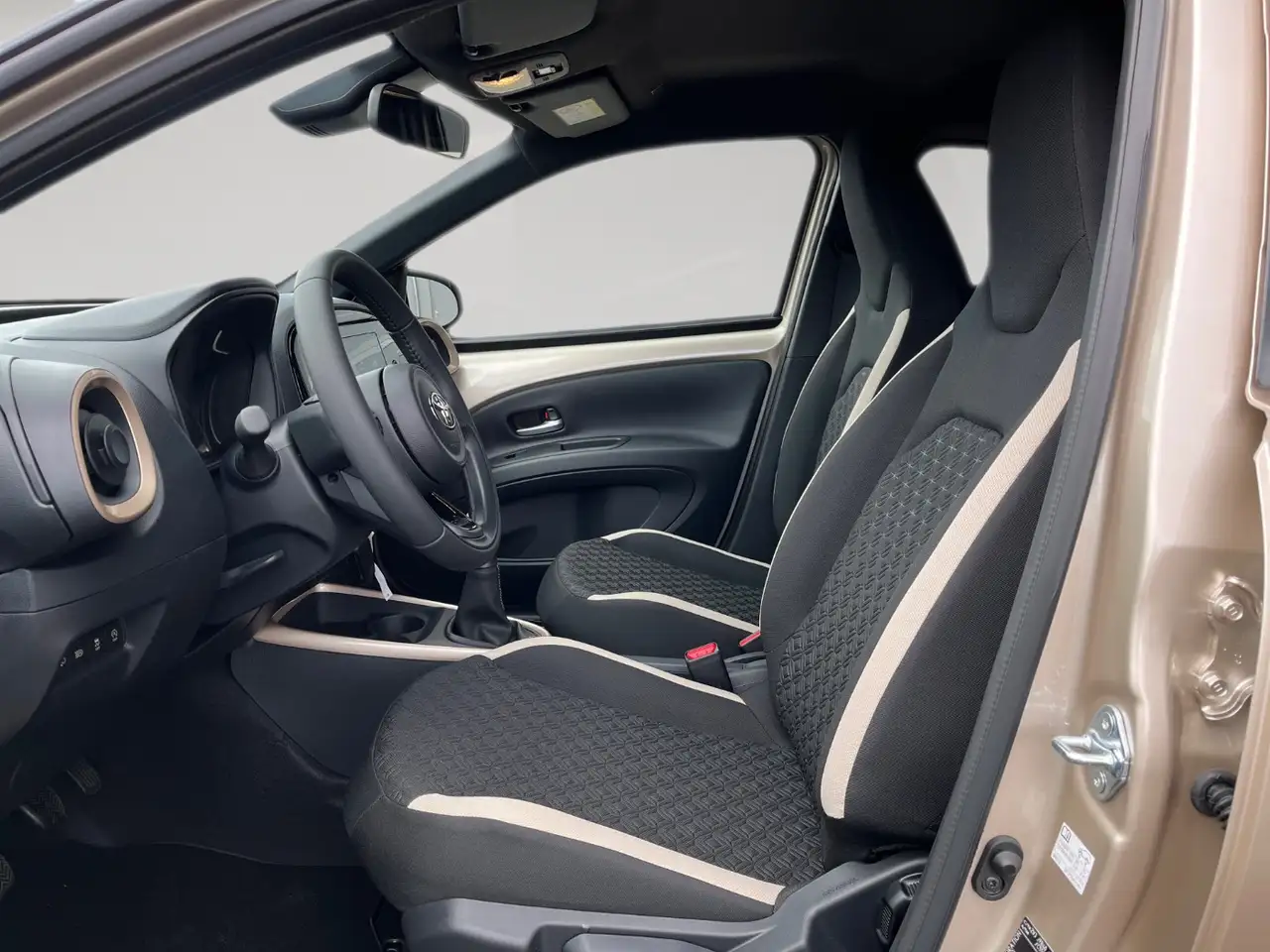 Toyota Aygo X 1.0 l Teamplayer 5 M/T ACC+SHZ+Kam.+LM 5