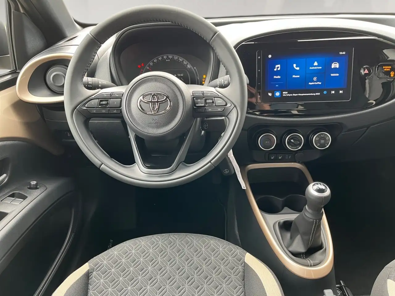 Toyota Aygo X 1.0 l Teamplayer 5 M/T ACC+SHZ+Kam.+LM 7