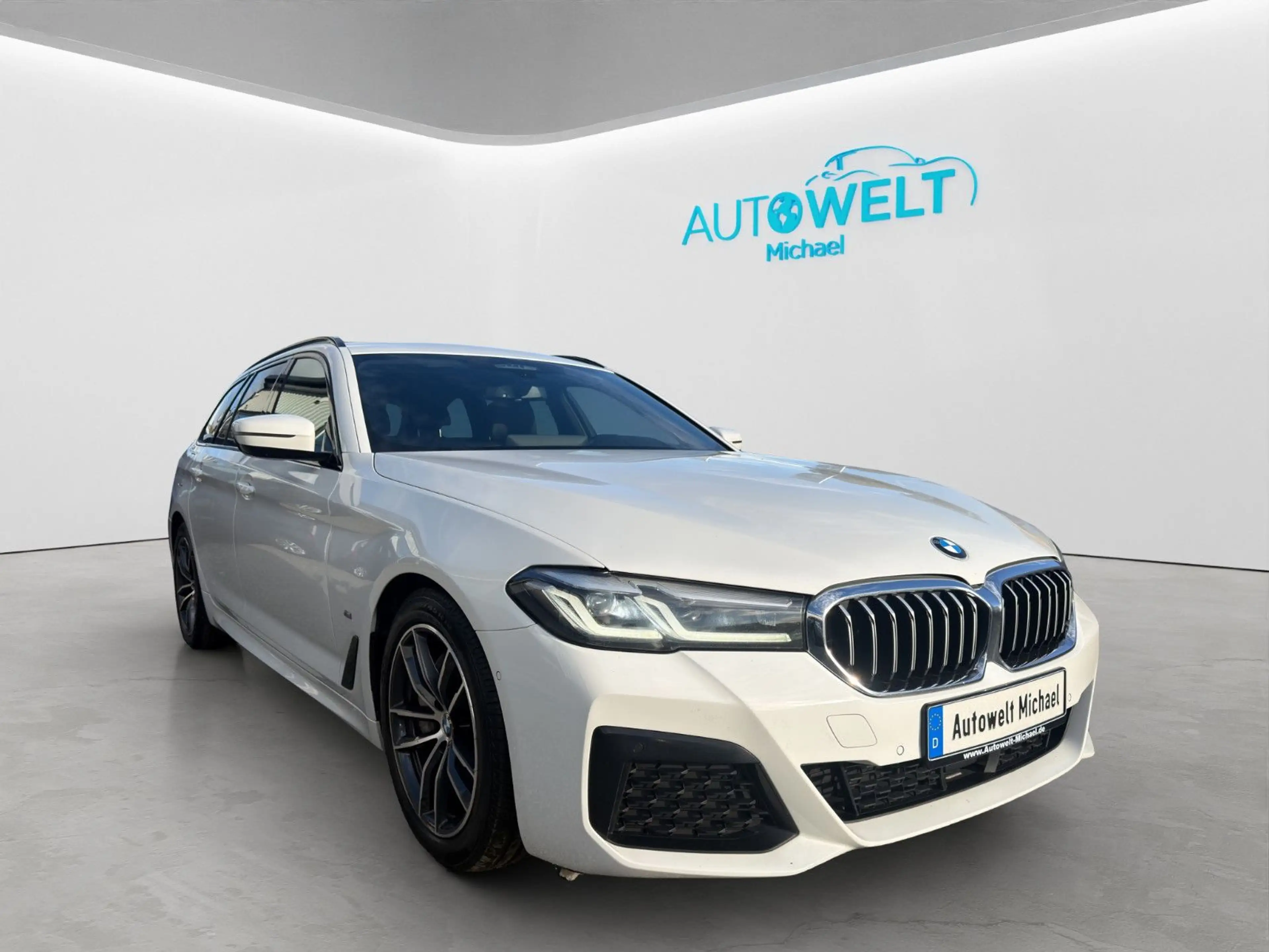 BMW 540 d Touring xDrive M-Sport PANO KAM LED APP ACC — photo 4