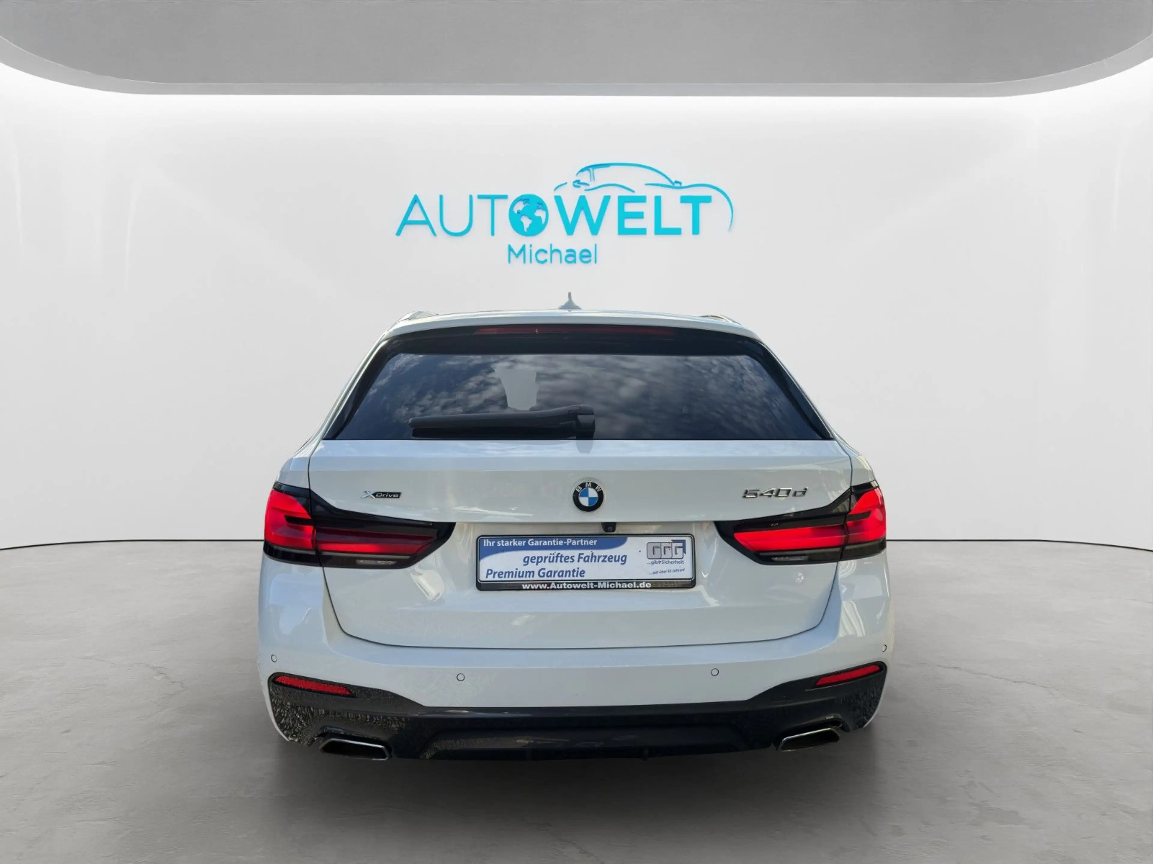 BMW 540 d Touring xDrive M-Sport PANO KAM LED APP ACC — photo 7