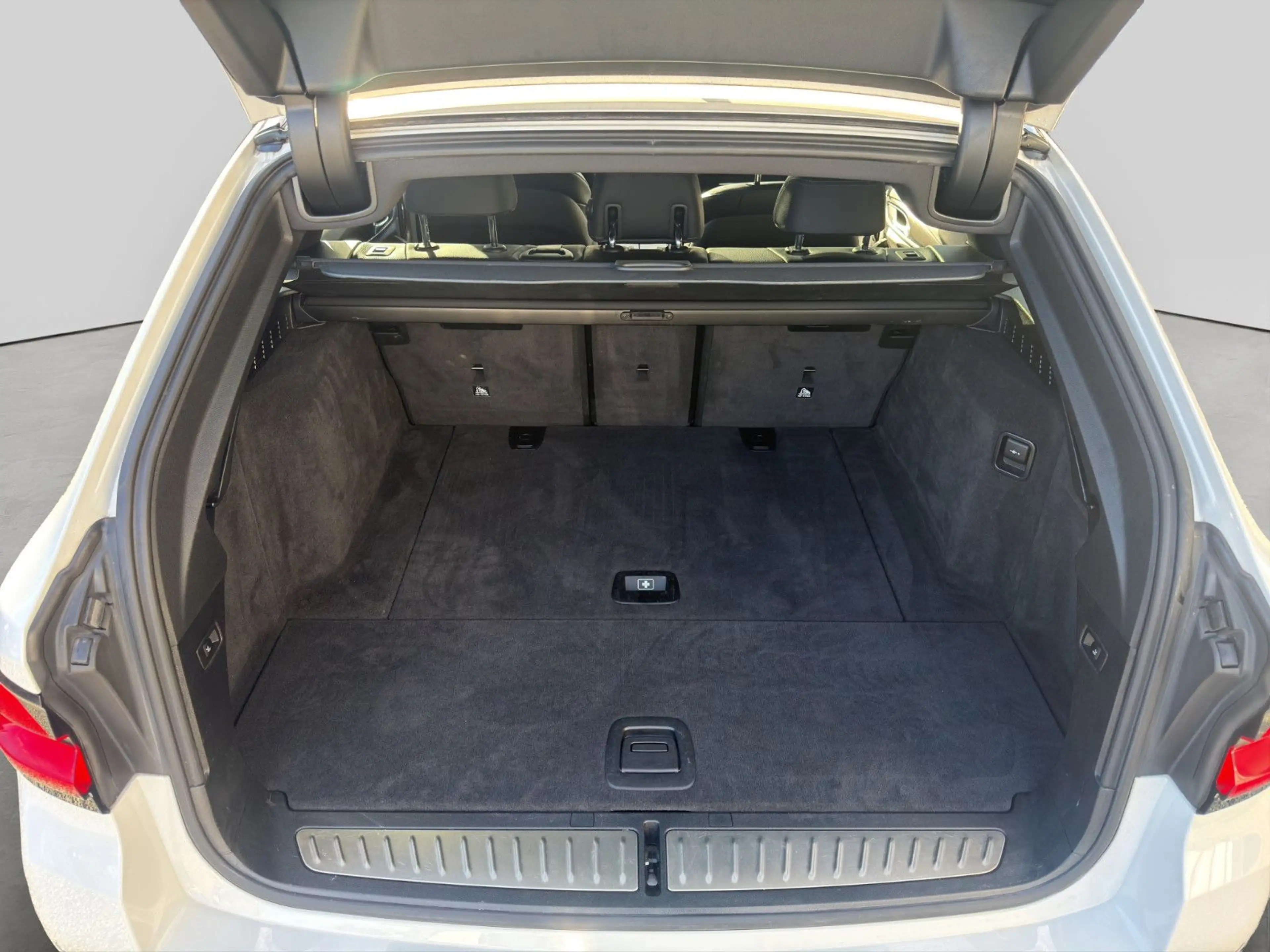 BMW 540 d Touring xDrive M-Sport PANO KAM LED APP ACC — photo 8