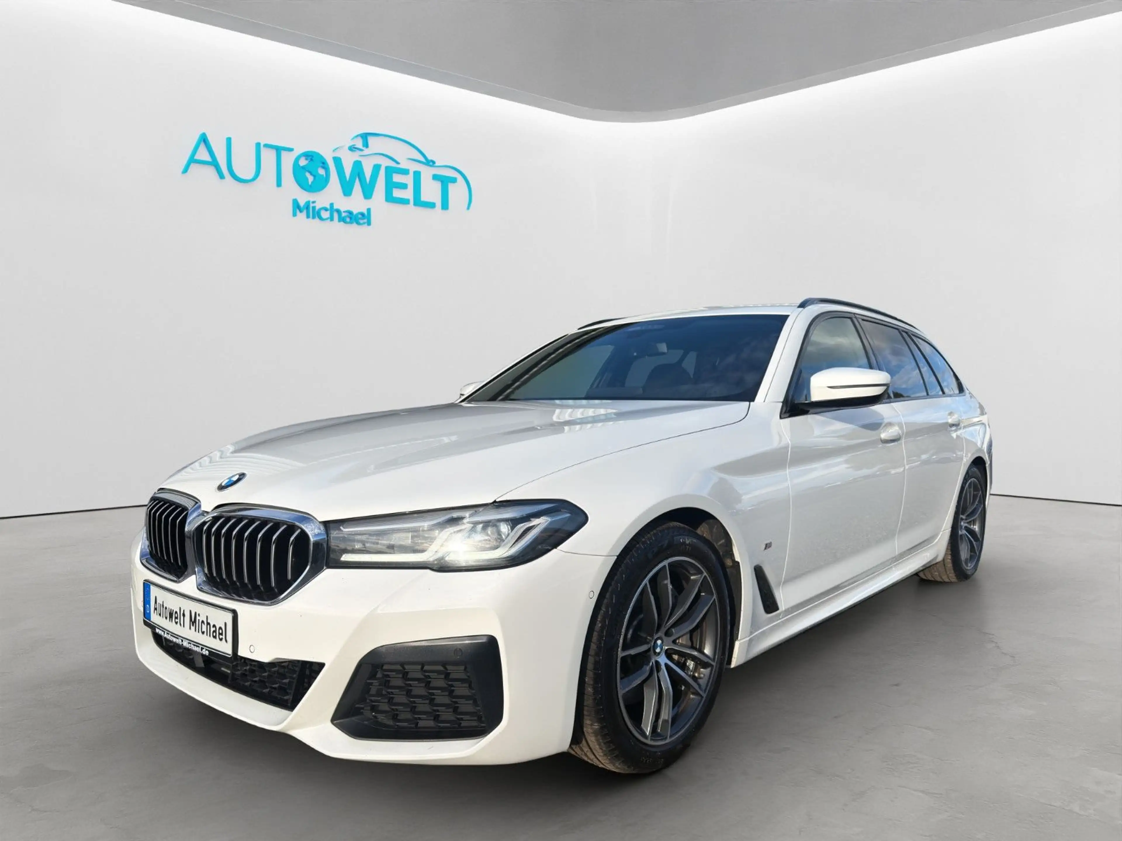 BMW 540 d Touring xDrive M-Sport PANO KAM LED APP ACC