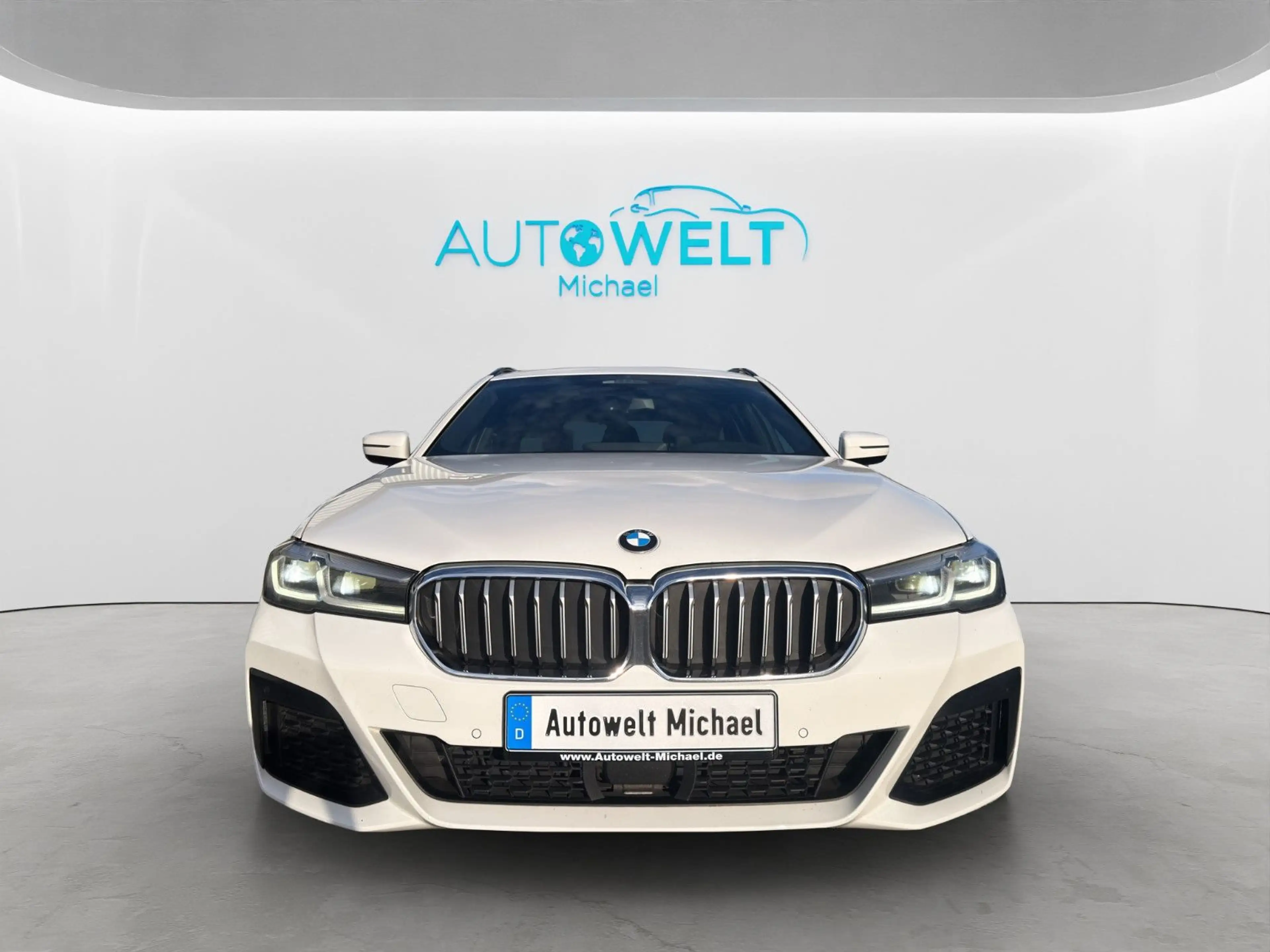 BMW 540 d Touring xDrive M-Sport PANO KAM LED APP ACC — photo 3