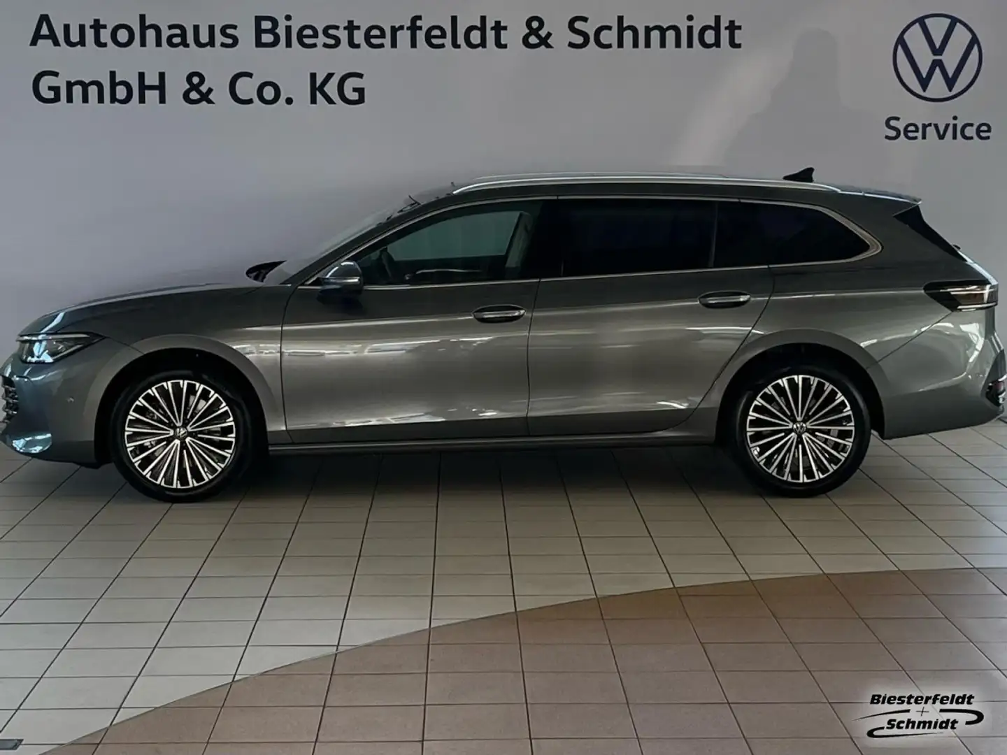 Volkswagen Passat Variant 2.0TDI DSG 4M AHK Pano LED Leder Klima Navi Leder Grau - 1
