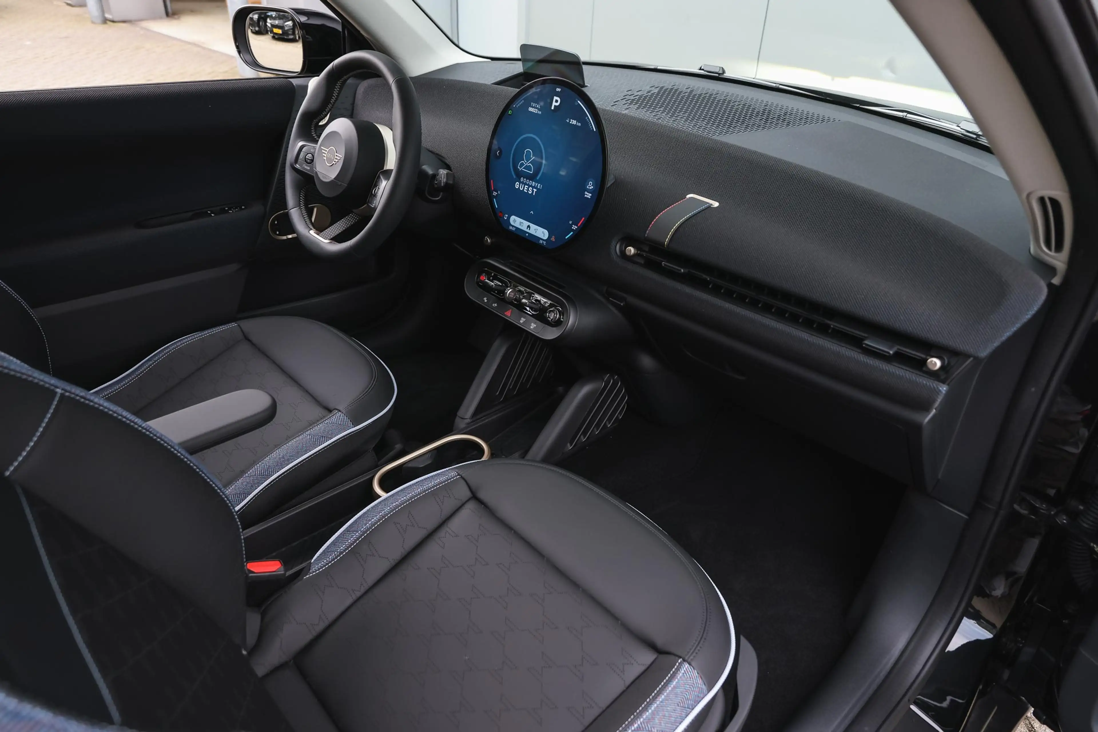 MINI Cooper E Hatchback / Classic / Pakket L / 17 inch Parallel — photo 8