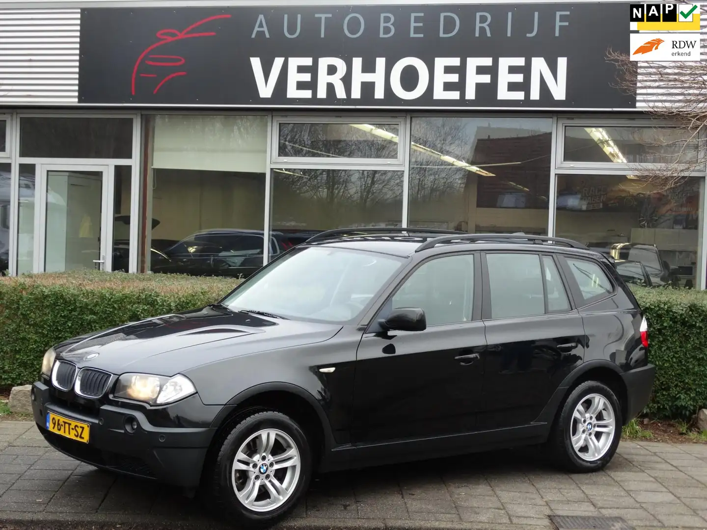 BMW X3 2.0i Business Line - M-PAKKET - YOUNGTIMER - NAVIG Zwart - 1