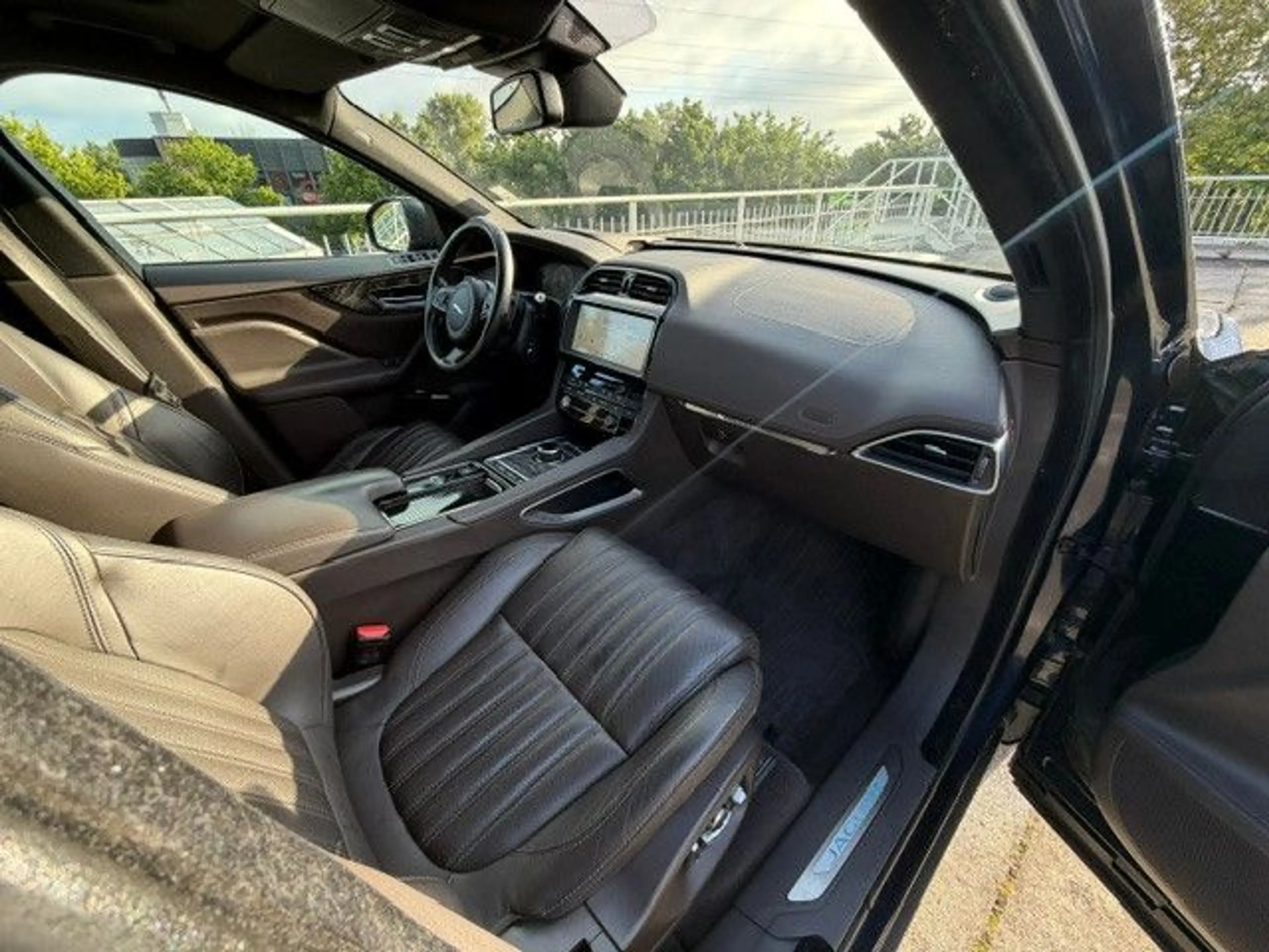 Jaguar F-Pace F-PACE Portfolio AWD — photo 14