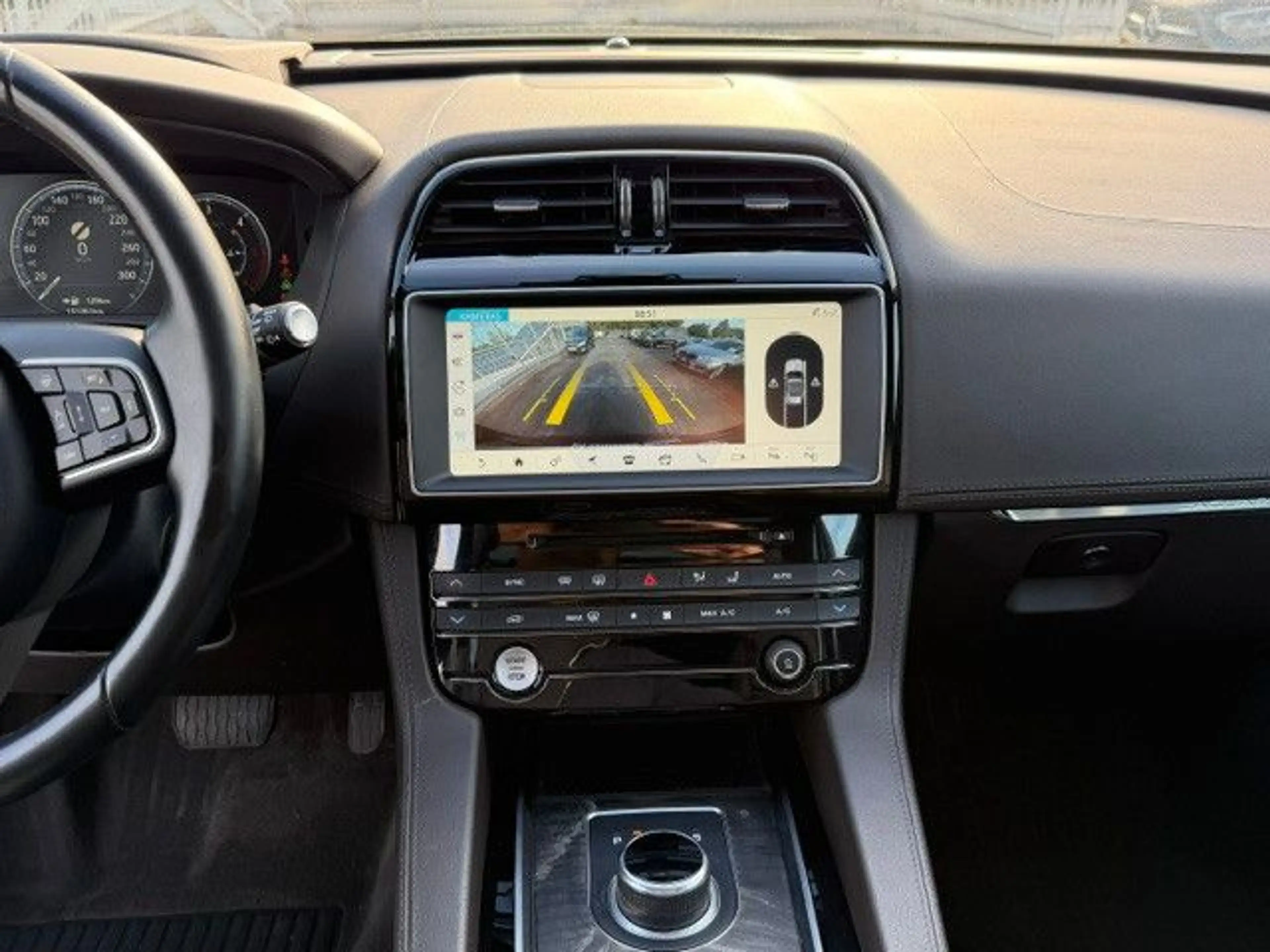 Jaguar F-Pace F-PACE Portfolio AWD — photo 12