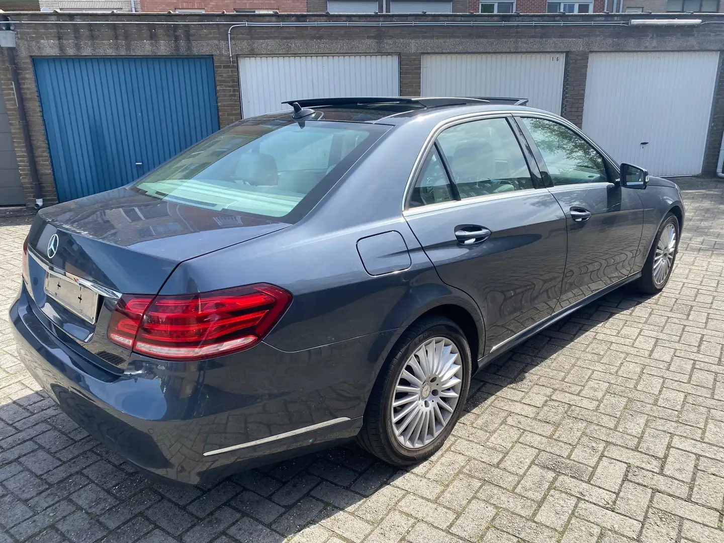 Mercedes-Benz E 200 E 200 NGT BlueEFFICIENCY Automatik Синий - 1