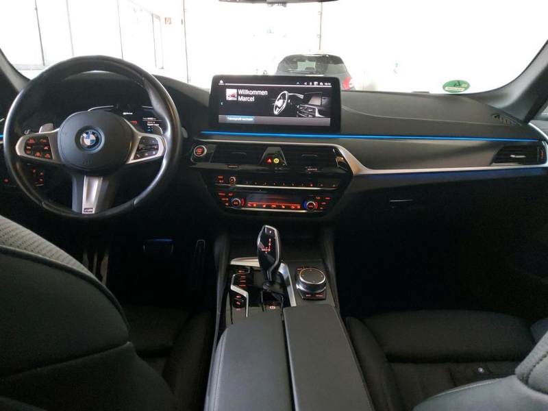 BMW 530 e xDrive Touring M Sport Pro HEAD-UP PANO LASER + — photo 3