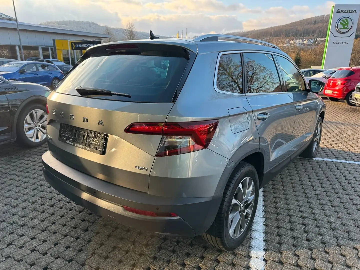 Skoda Karoq Clever 4x4 Schiebedach+LED+AHK Gris - 2