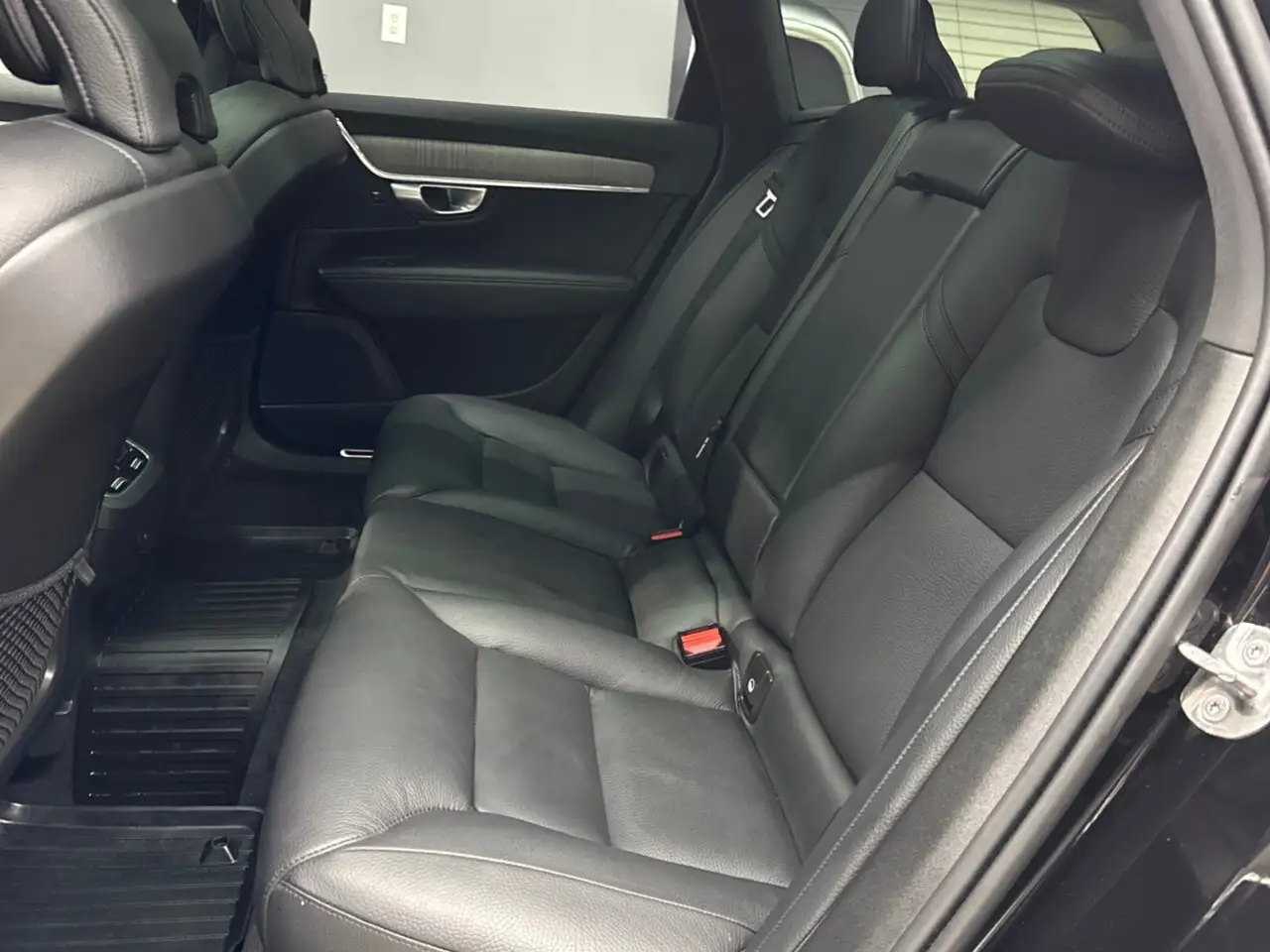 Volvo V90 Cross Country снимка Volvo V90 Cross Country
