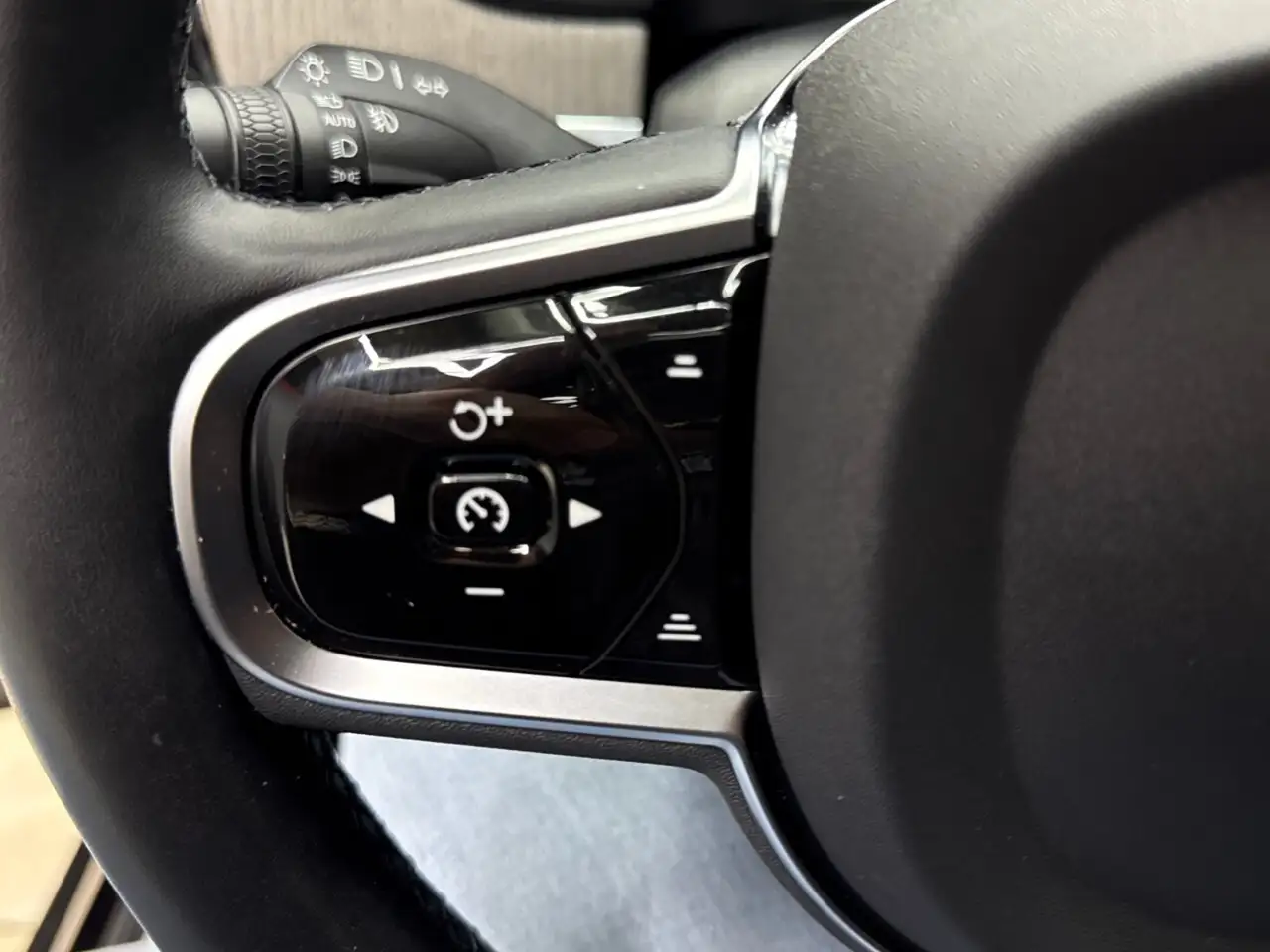 Volvo V90 Cross Country снимка Volvo V90 Cross Country