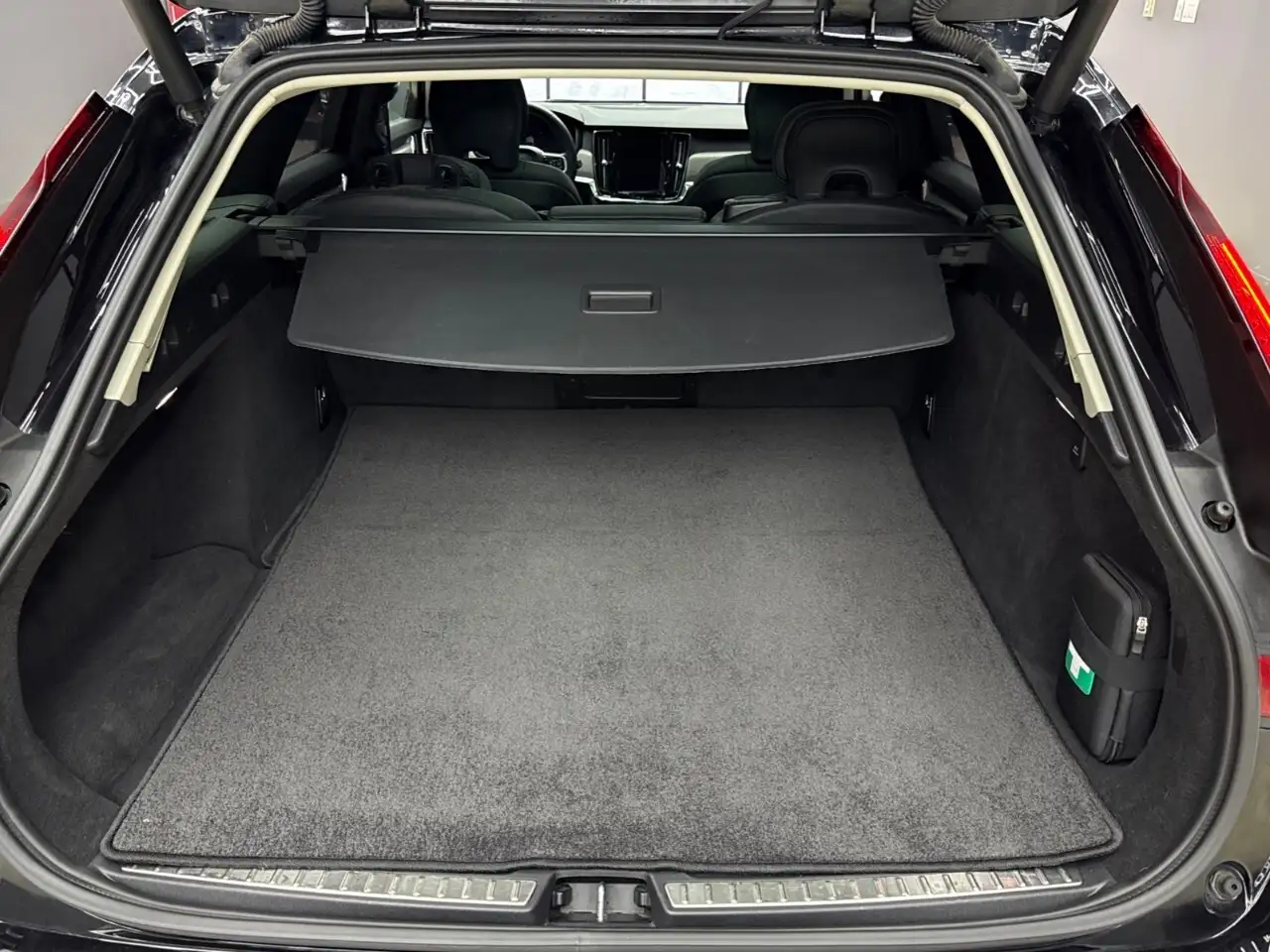 Volvo V90 Cross Country снимка Volvo V90 Cross Country