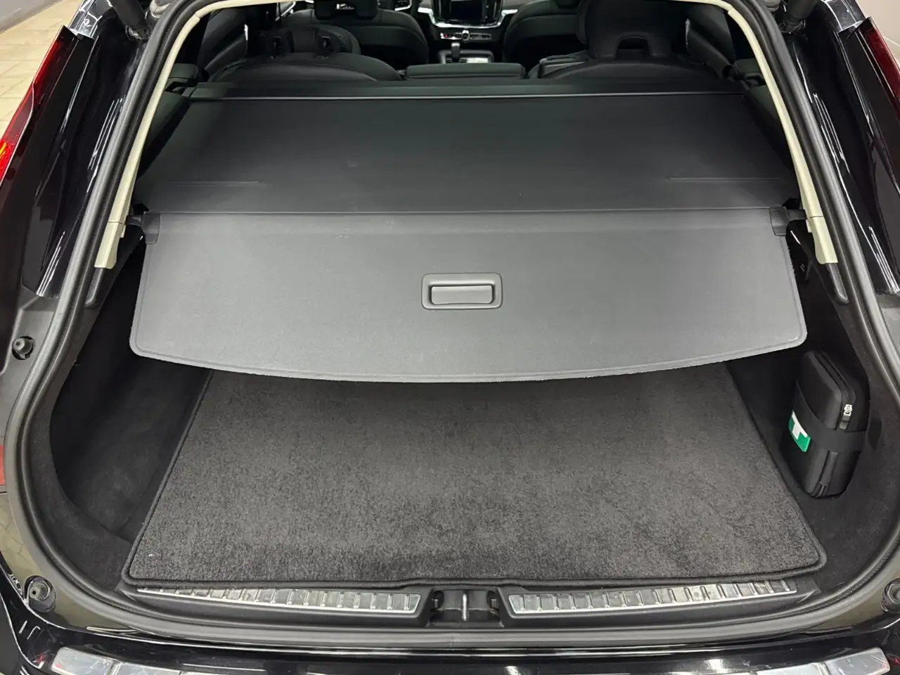 Volvo V90 Cross Country снимка Volvo V90 Cross Country
